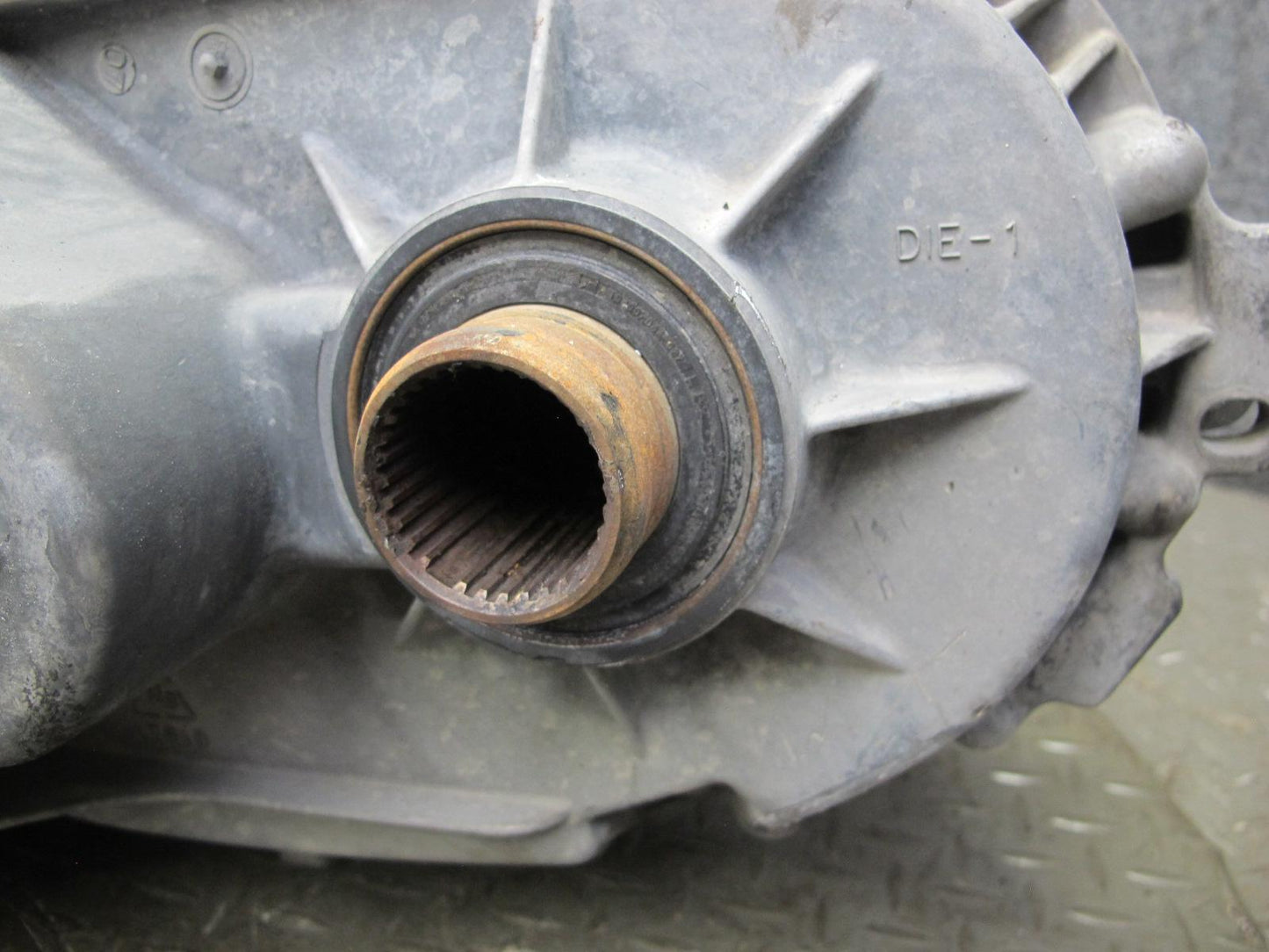 2008-2009 Hummer H2 Transfer Case Box w Motor