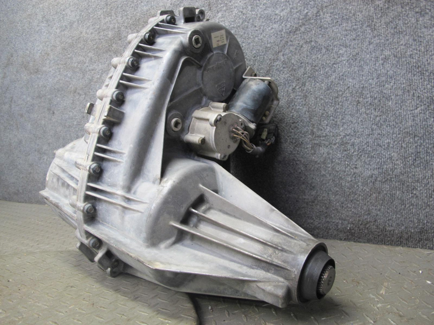 2008-2009 Hummer H2 Transfer Case Box w Motor