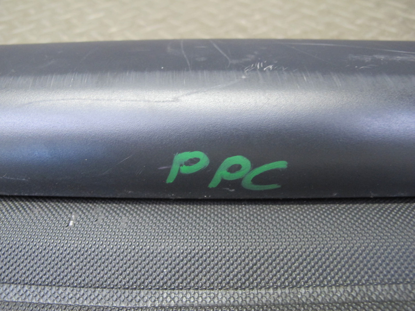 2011-2018 Porsche Cayenne 958 Rear Trunk Hatch Luggage Cargo Roller Cover