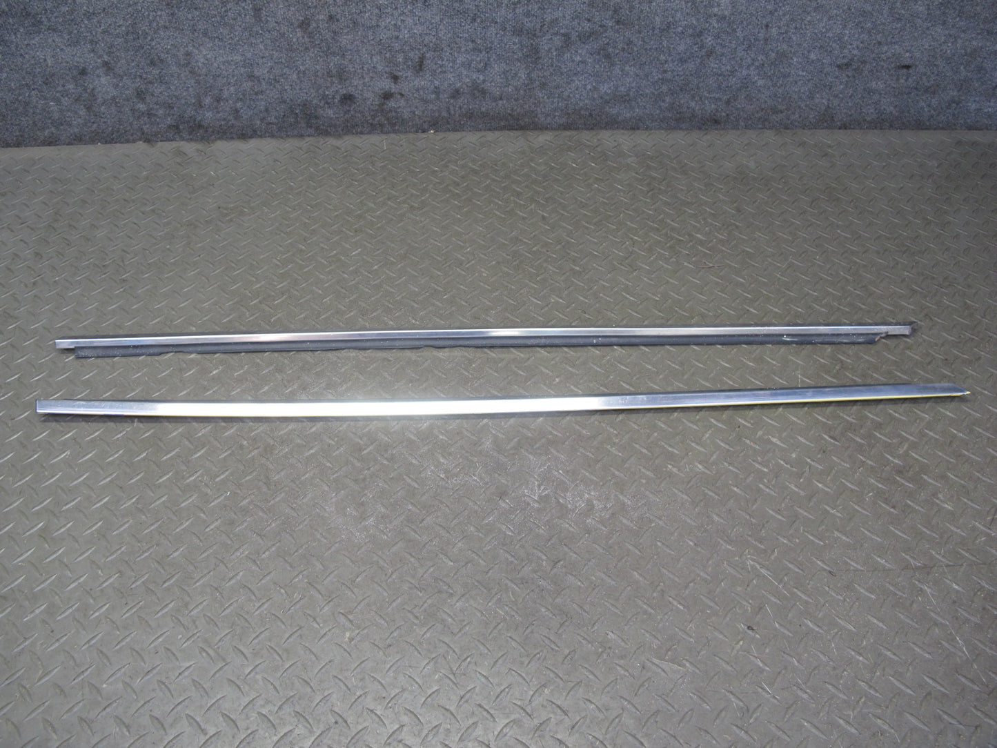 77-77 Datsun S30 280Z 2+2 Left & Right Door Weatherstrip Seal Molding Set OEM