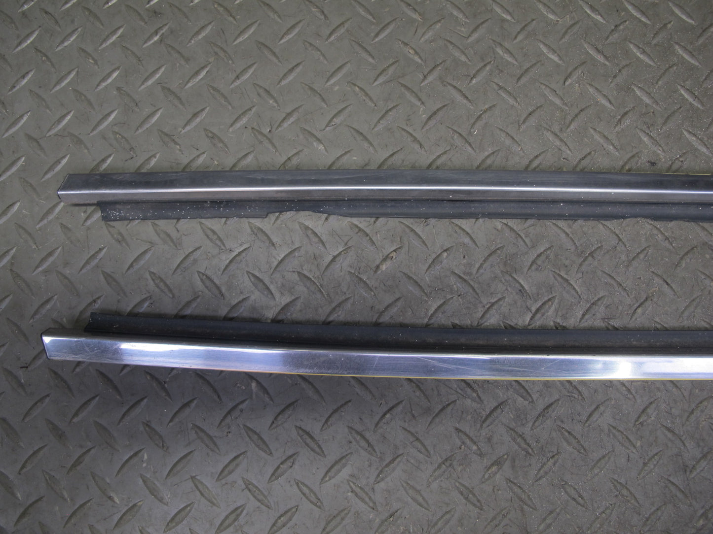 77-77 Datsun S30 280Z 2+2 Left & Right Door Weatherstrip Seal Molding Set OEM