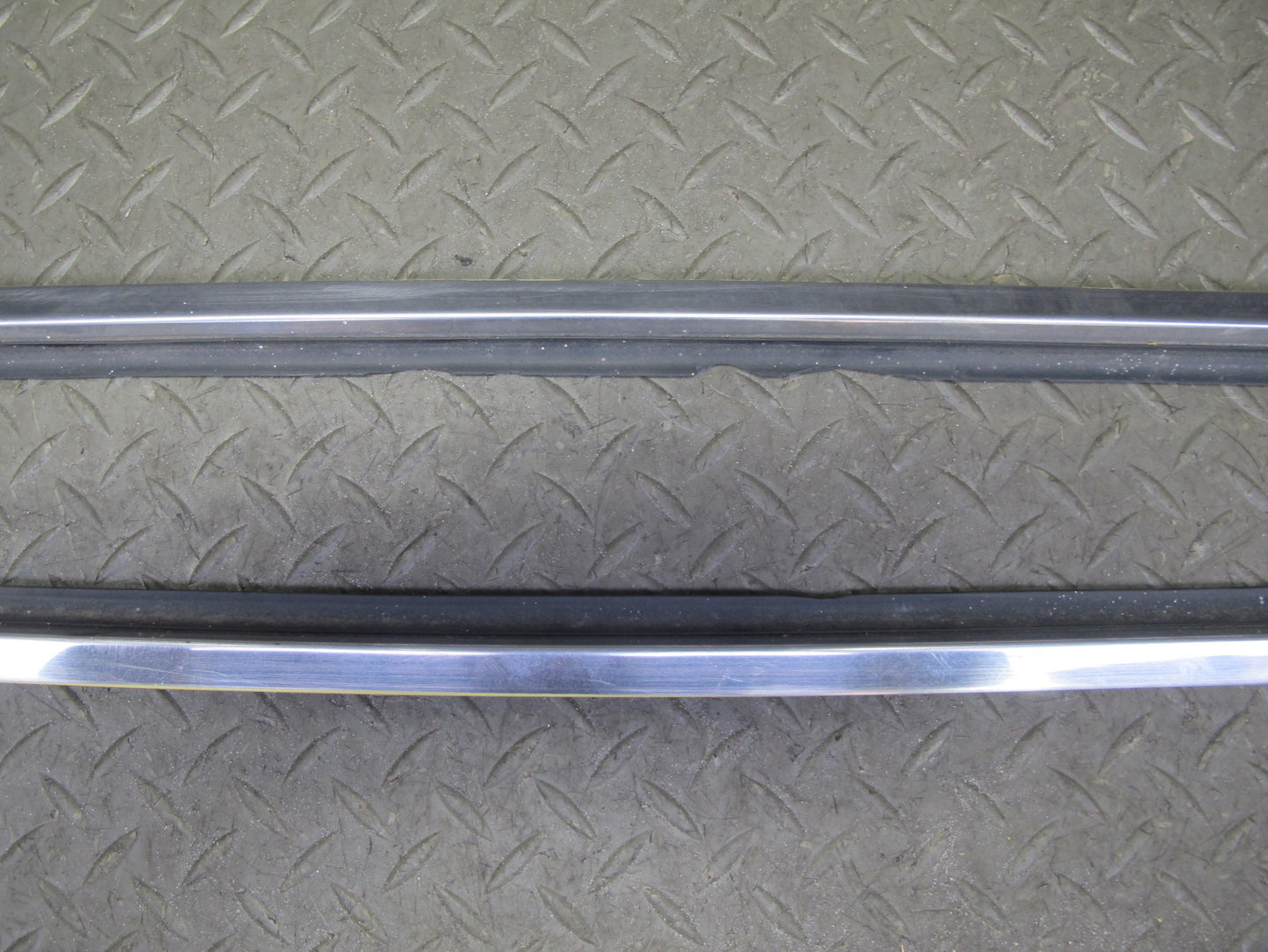 77-77 Datsun S30 280Z 2+2 Left & Right Door Weatherstrip Seal Molding Set OEM