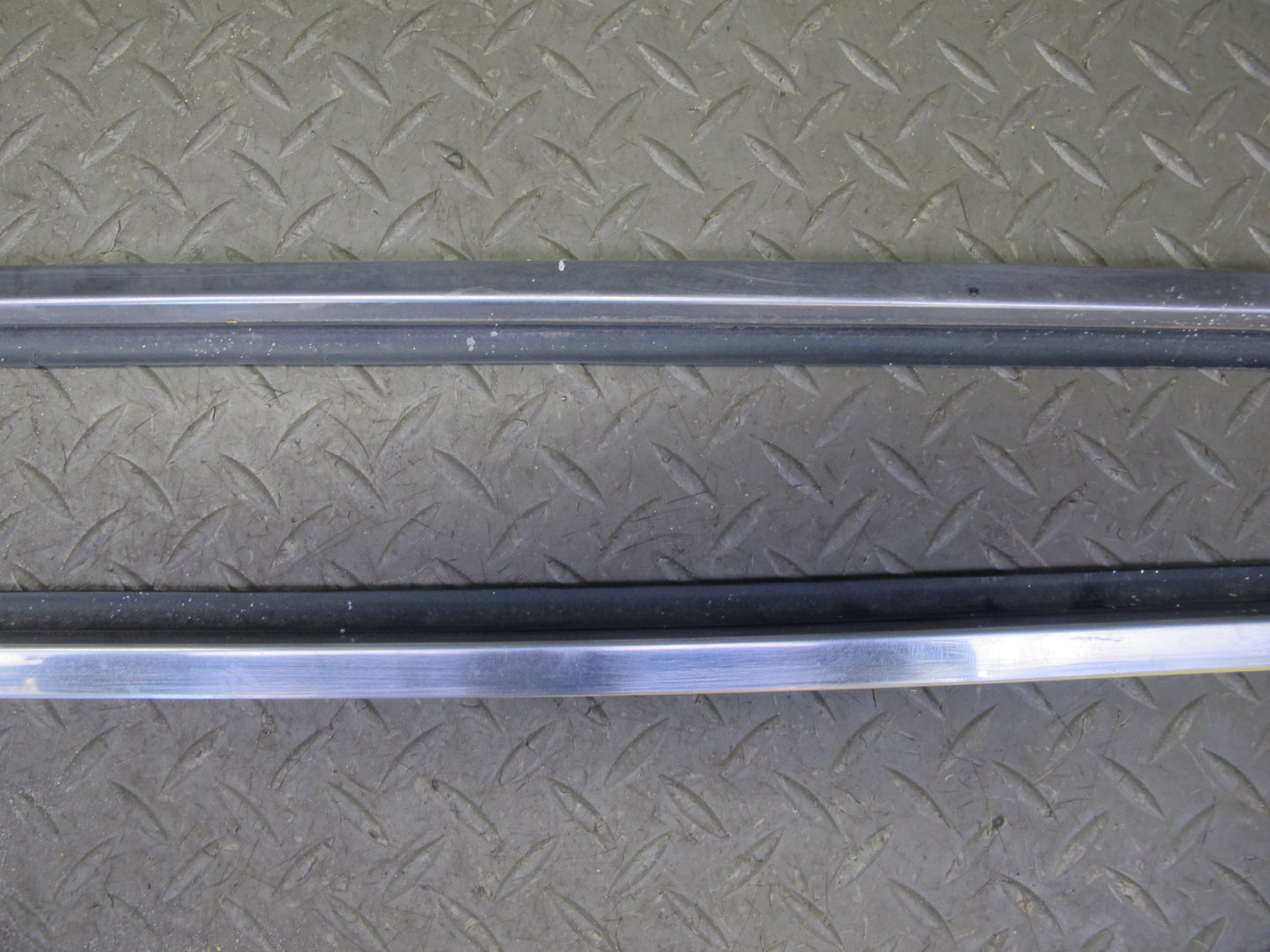 77-77 Datsun S30 280Z 2+2 Left & Right Door Weatherstrip Seal Molding Set OEM