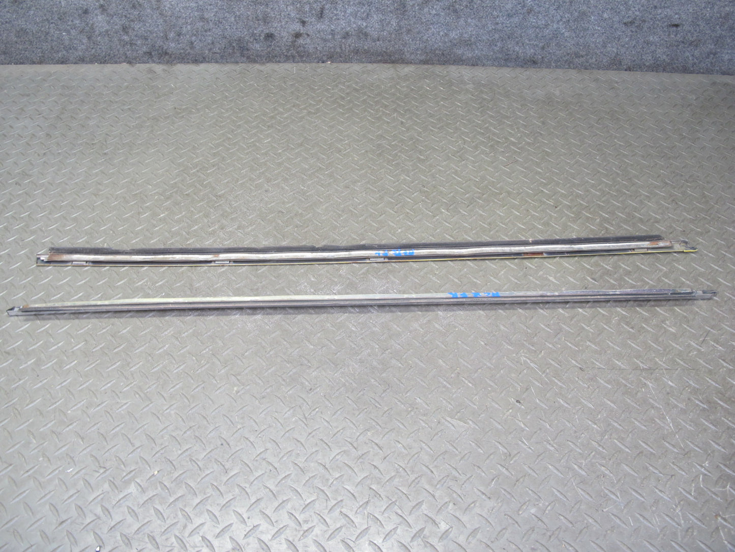 77-77 Datsun S30 280Z 2+2 Left & Right Door Weatherstrip Seal Molding Set OEM