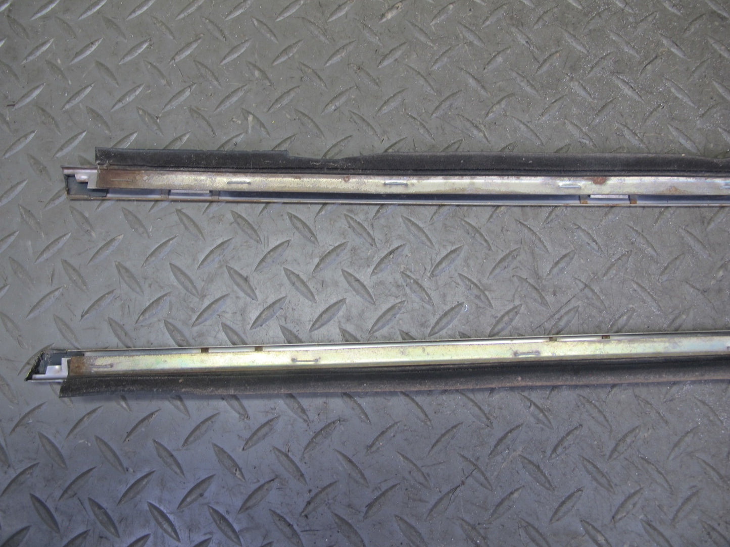 77-77 Datsun S30 280Z 2+2 Left & Right Door Weatherstrip Seal Molding Set OEM