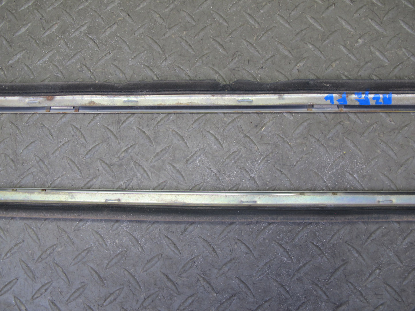 77-77 Datsun S30 280Z 2+2 Left & Right Door Weatherstrip Seal Molding Set OEM