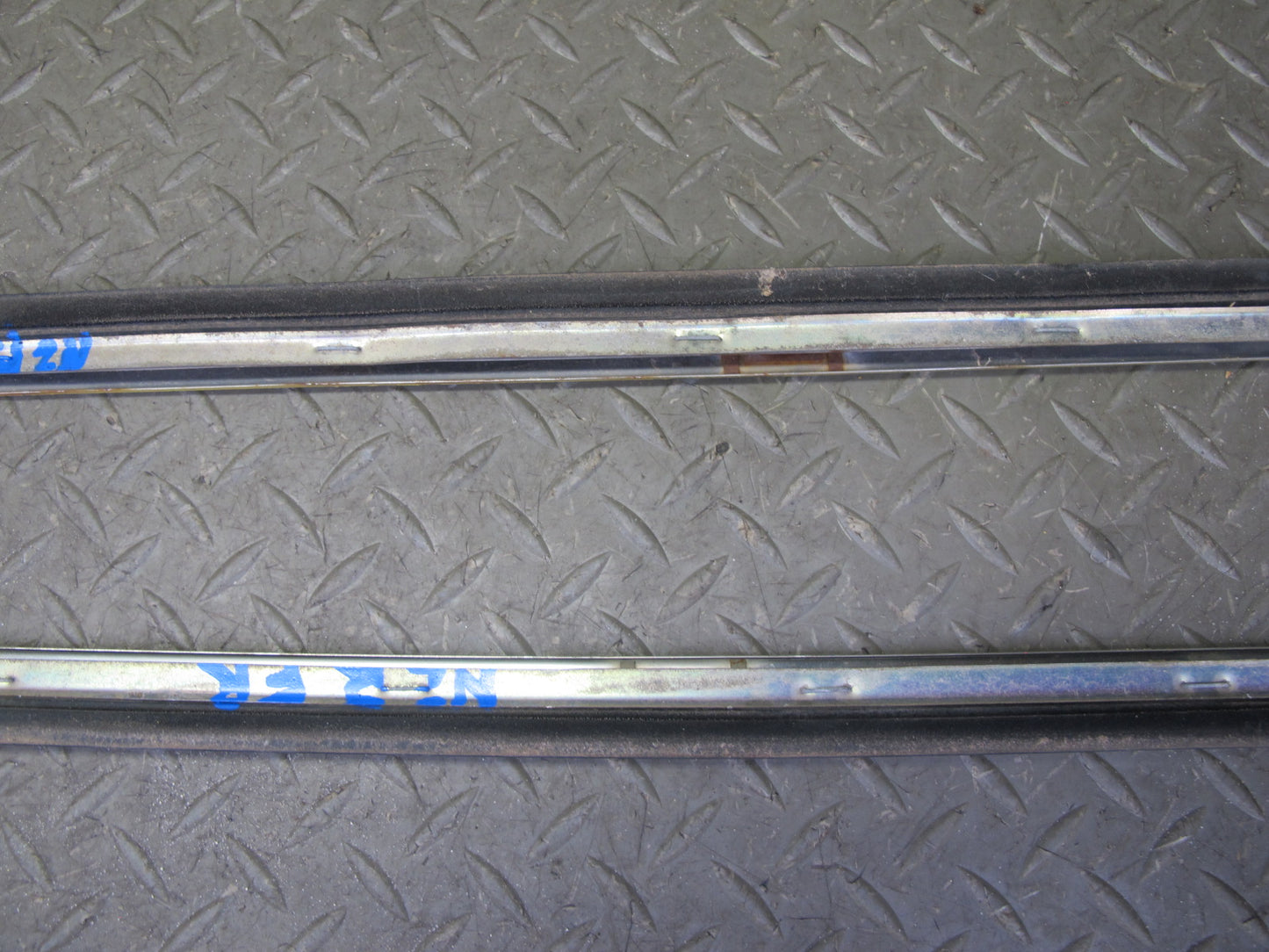 77-77 Datsun S30 280Z 2+2 Left & Right Door Weatherstrip Seal Molding Set OEM