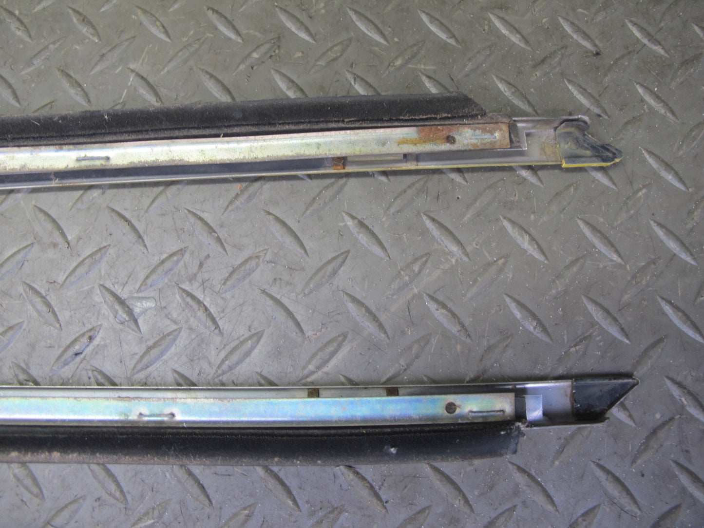 77-77 Datsun S30 280Z 2+2 Left & Right Door Weatherstrip Seal Molding Set OEM