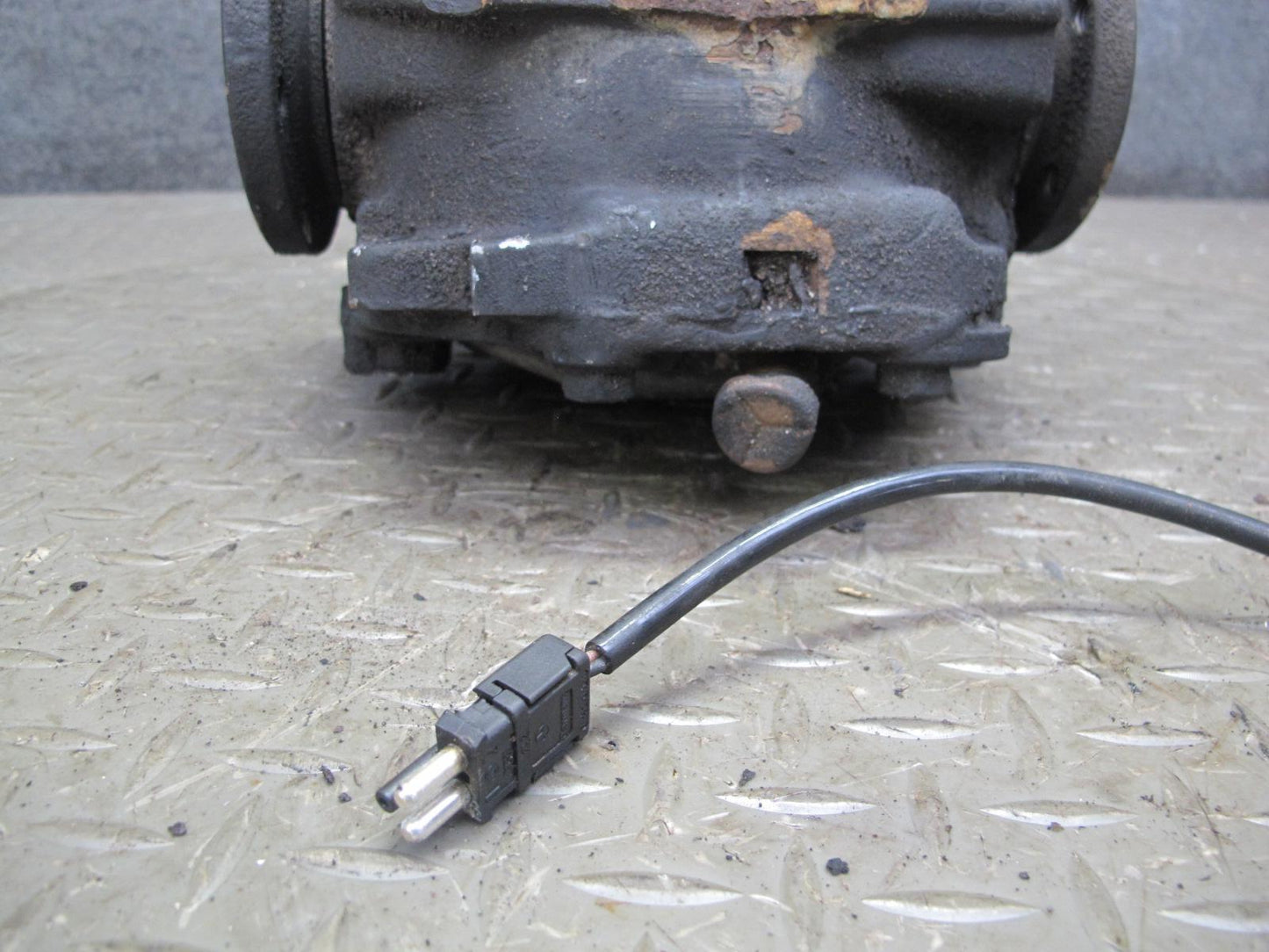 1995 Mercedes W124 E300D 3.0L Diesel Rear Differential Carrier 2.87 Ratio OEM