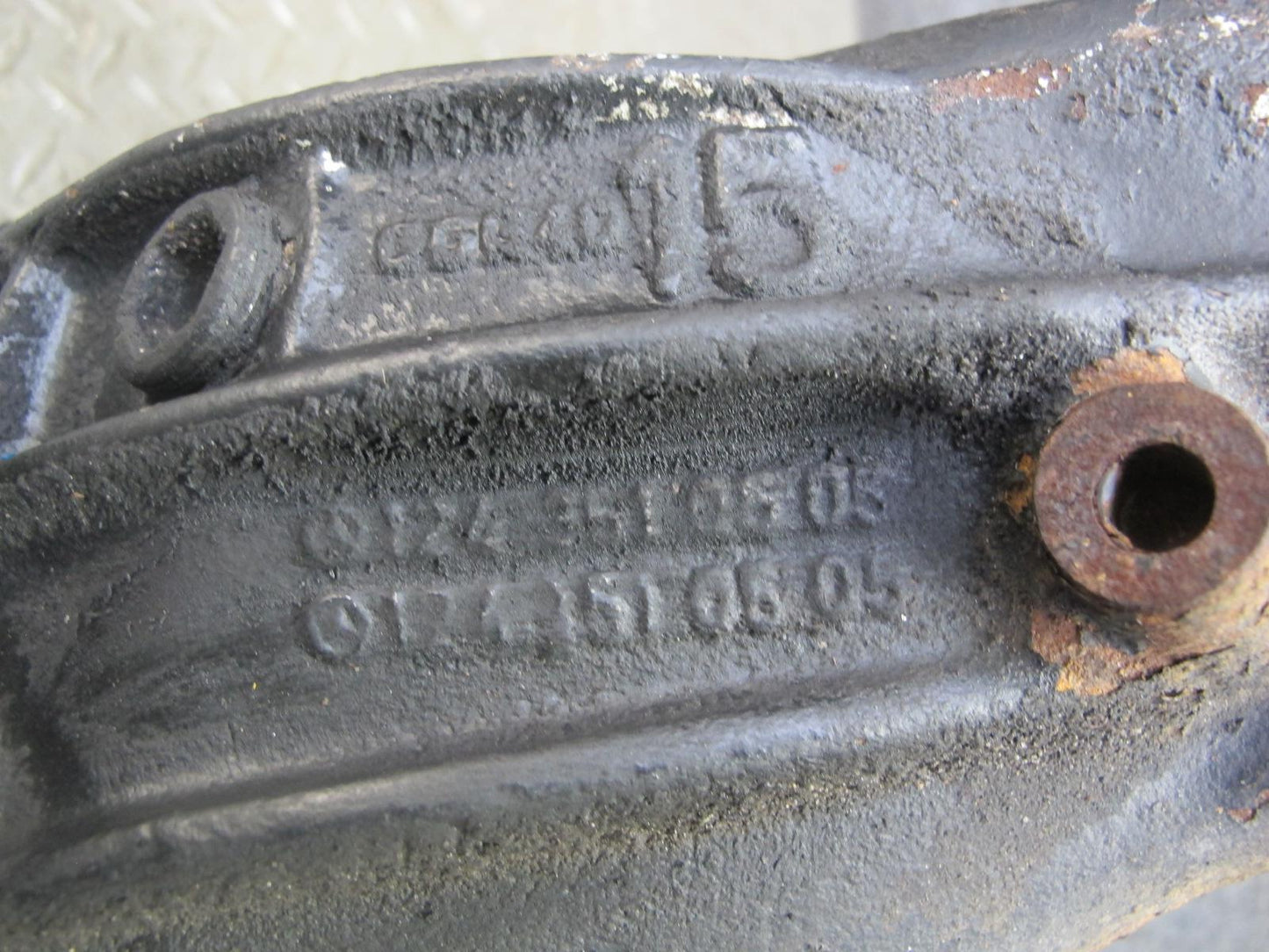 1995 Mercedes W124 E300D 3.0L Diesel Rear Differential Carrier 2.87 Ratio OEM