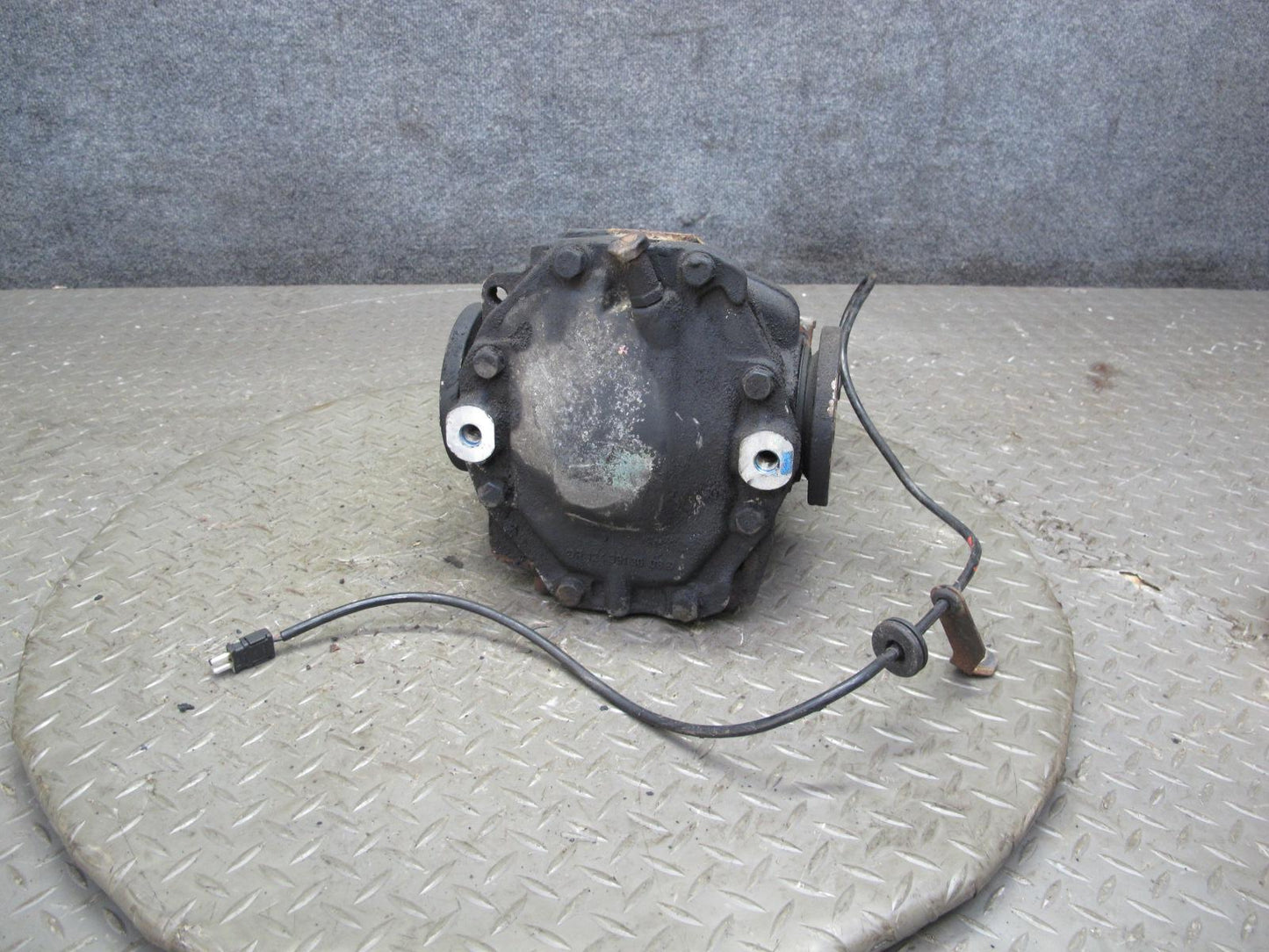 1995 Mercedes W124 E300D 3.0L Diesel Rear Differential Carrier 2.87 Ratio OEM