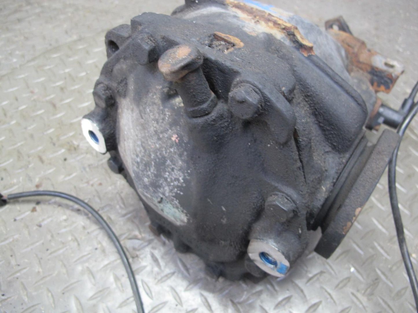 1995 Mercedes W124 E300D 3.0L Diesel Rear Differential Carrier 2.87 Ratio OEM