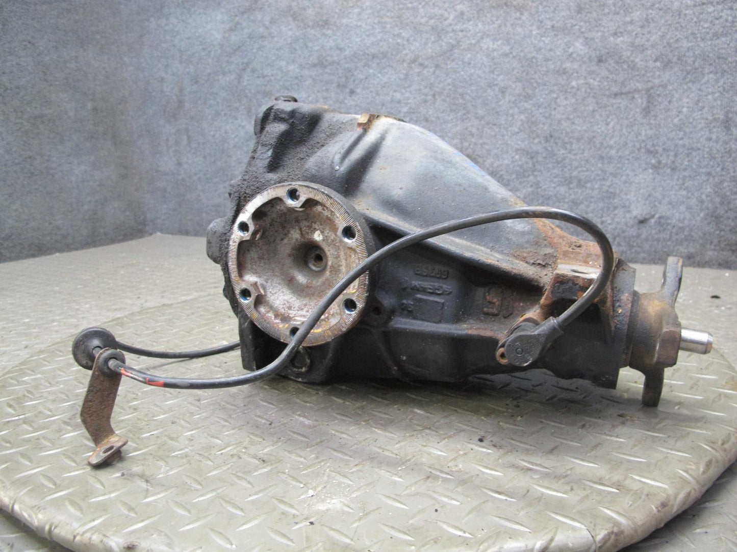 1995 Mercedes W124 E300D 3.0L Diesel Rear Differential Carrier 2.87 Ratio OEM