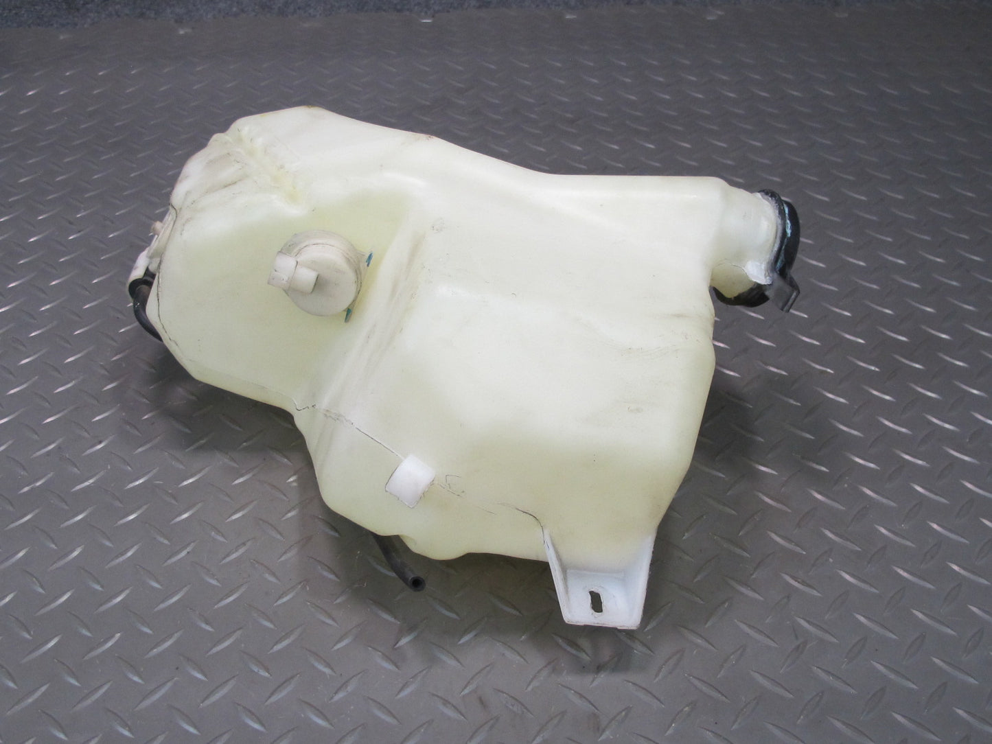 2008 Hummer H2 Front Windshield Wiper Washer Fluid Reservoir Bottle Tank