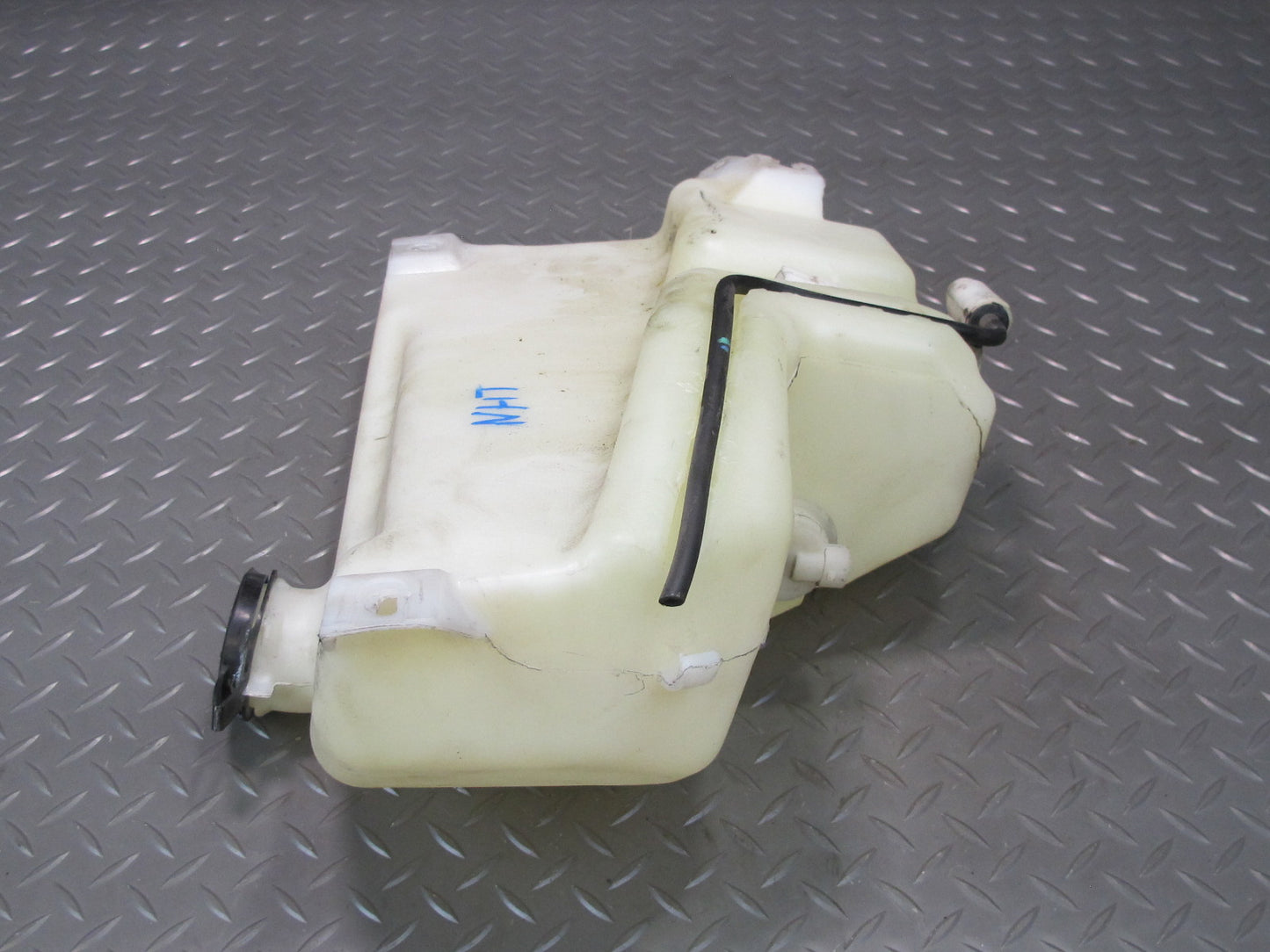 2008 Hummer H2 Front Windshield Wiper Washer Fluid Reservoir Bottle Tank