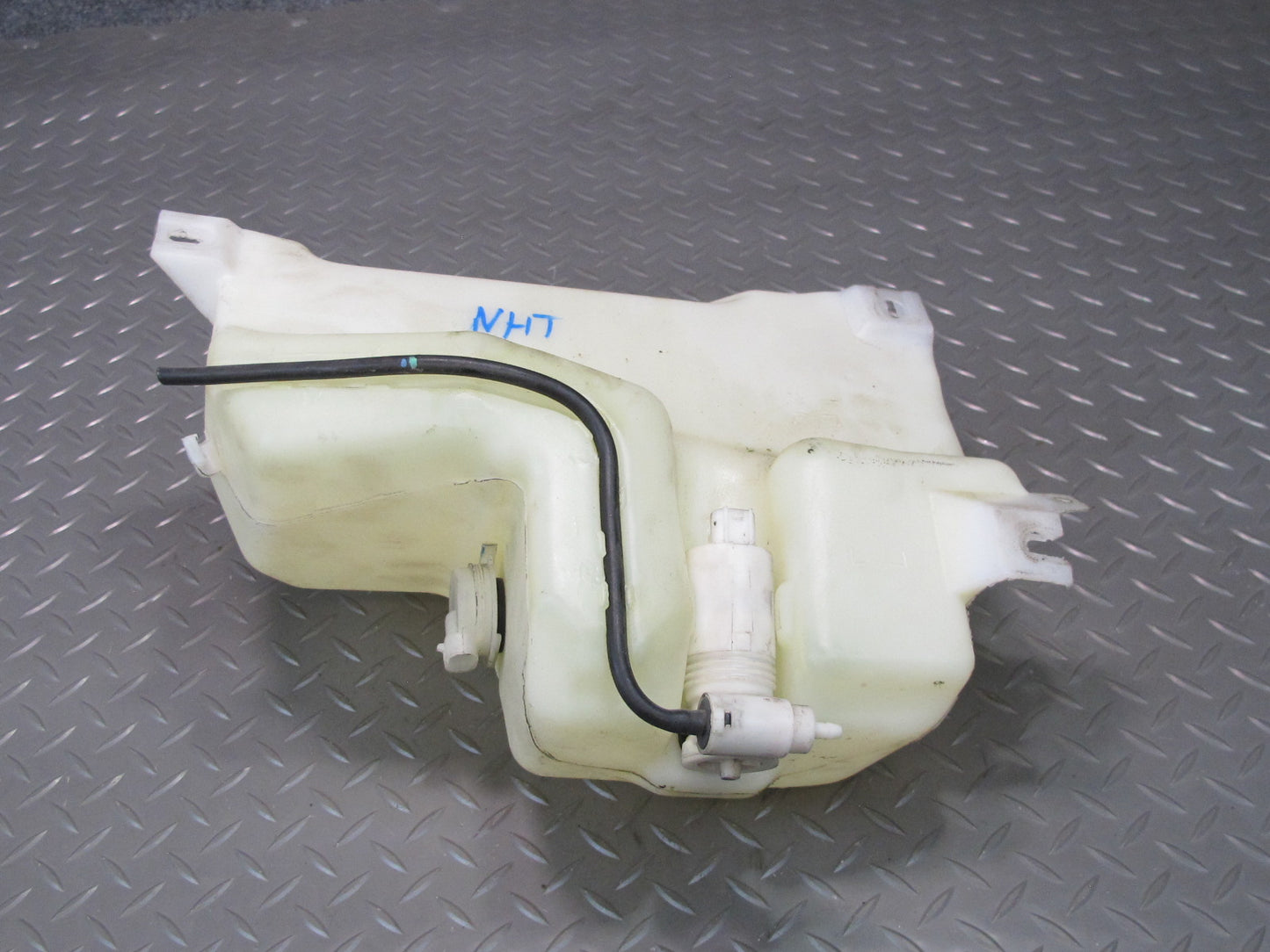 2008 Hummer H2 Front Windshield Wiper Washer Fluid Reservoir Bottle Tank