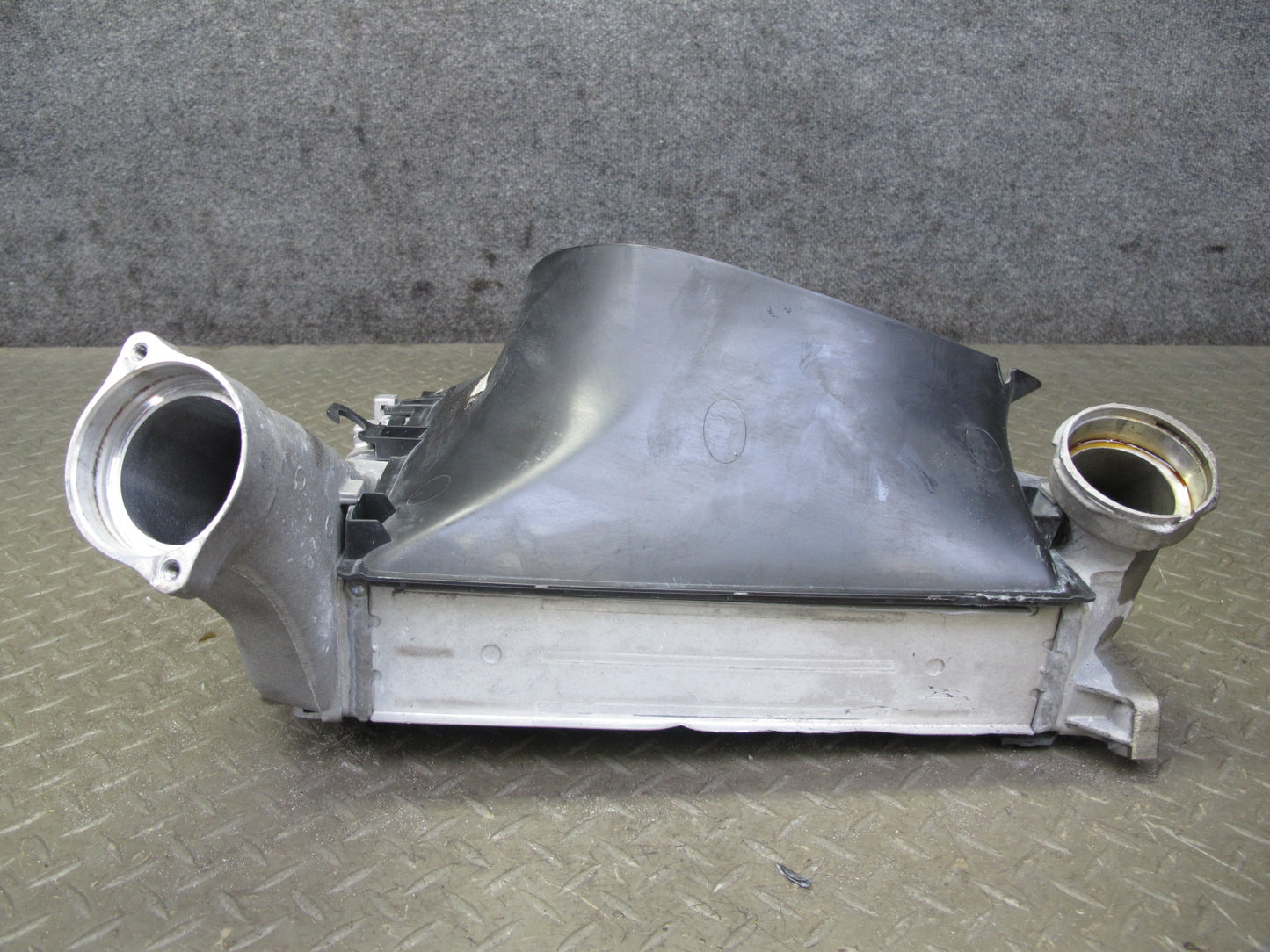 2011-2018 Porsche Cayenne 958 4.8L Turbo Right Side Intercooler Unit W/ Shroud