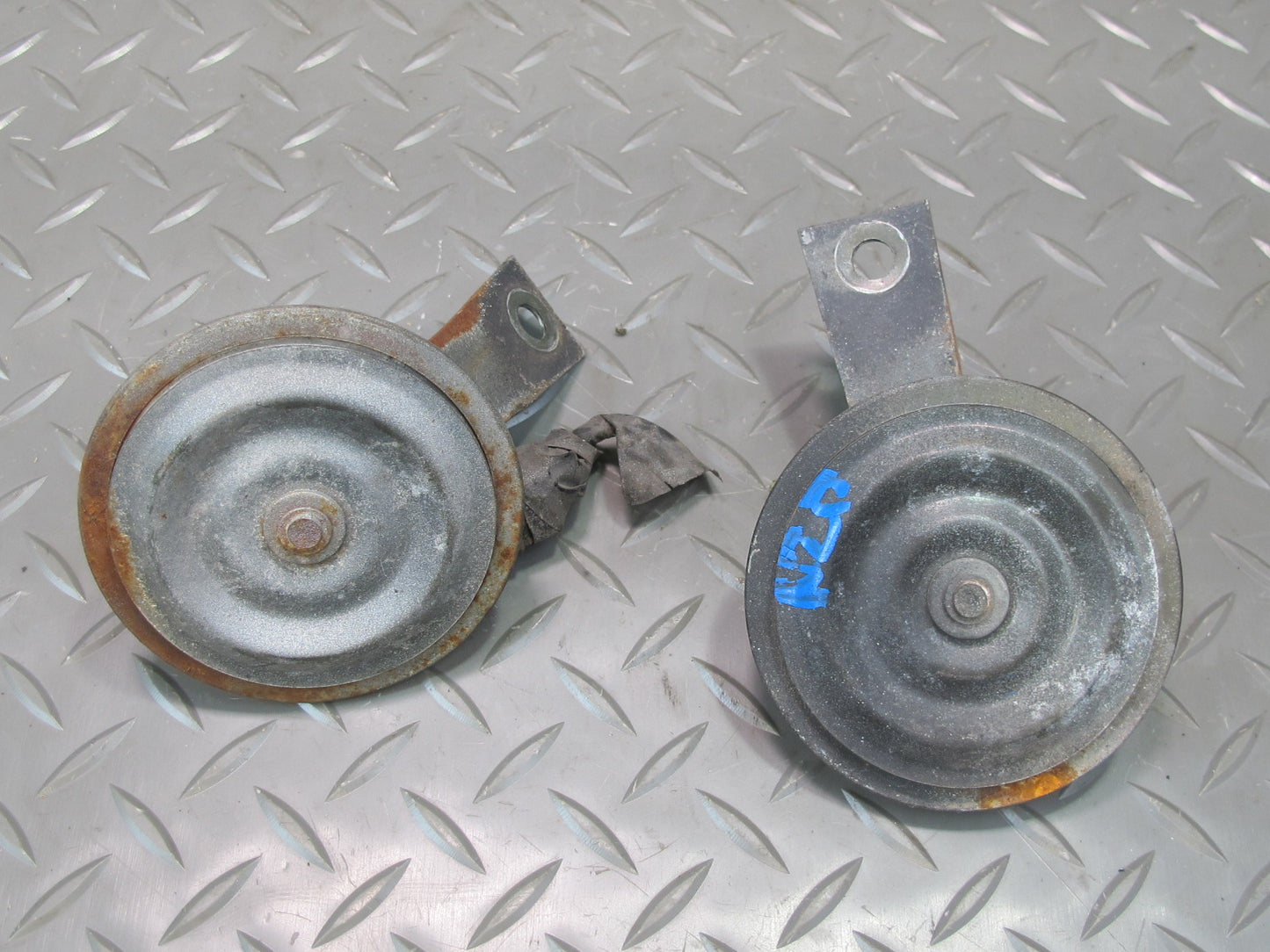 90-96 Nissan Z32 300ZX Set of 2 High & Low Tone Note Pitch Horn Signal OEM