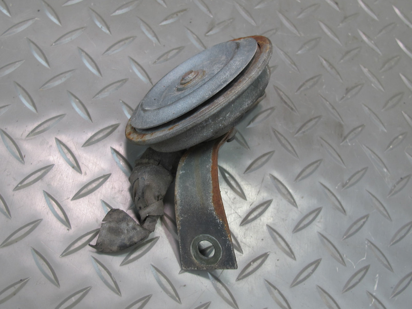 90-96 Nissan Z32 300ZX Set of 2 High & Low Tone Note Pitch Horn Signal OEM