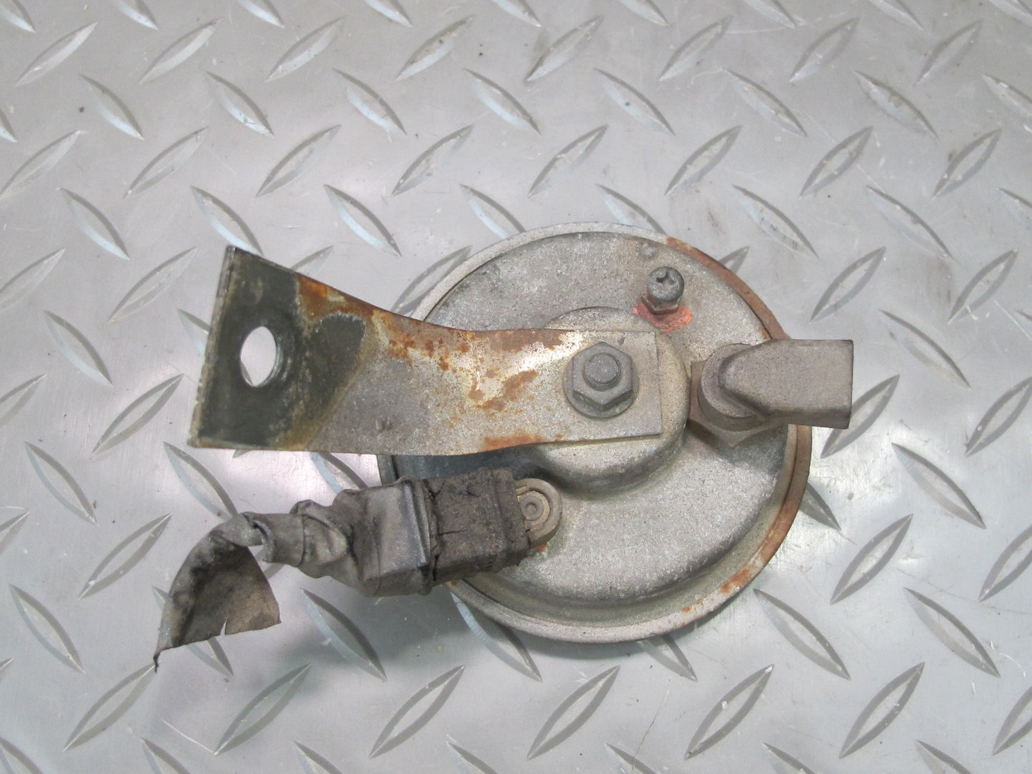 90-96 Nissan Z32 300ZX Set of 2 High & Low Tone Note Pitch Horn Signal OEM