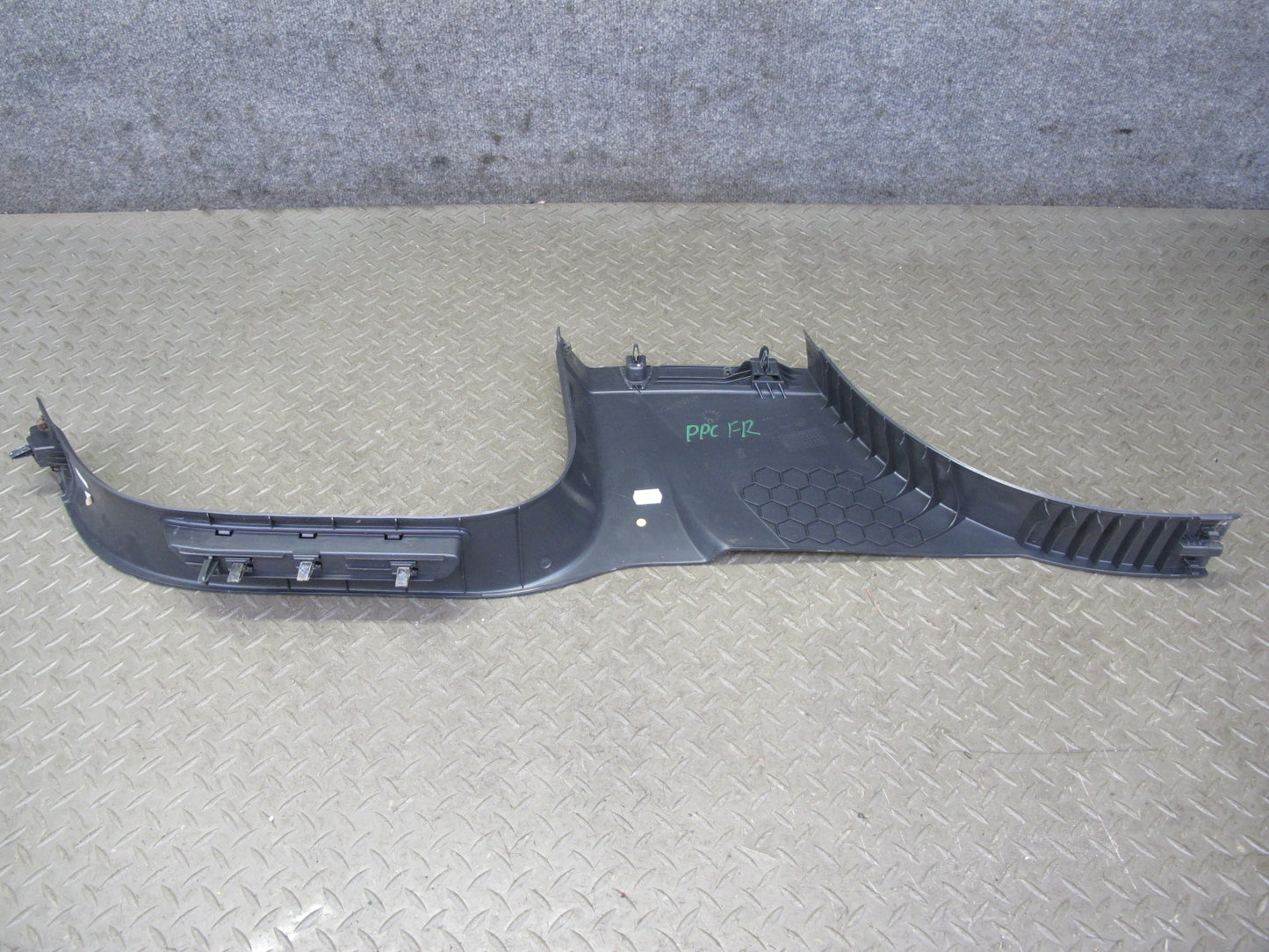 11-18 Porsche Cayenne 958 Right Left Side B Pillar Lower Trim Cover Panel Set