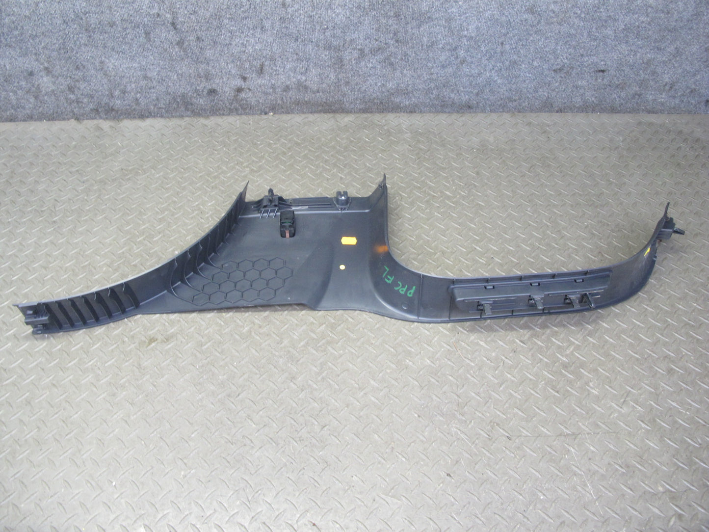 11-18 Porsche Cayenne 958 Right Left Side B Pillar Lower Trim Cover Panel Set