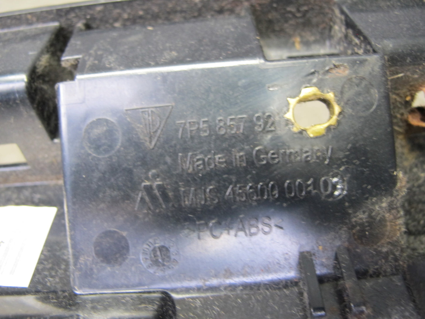 2011-2018 Porsche Cayenne 958 Front Right Dash Glove Box Compartment Storage