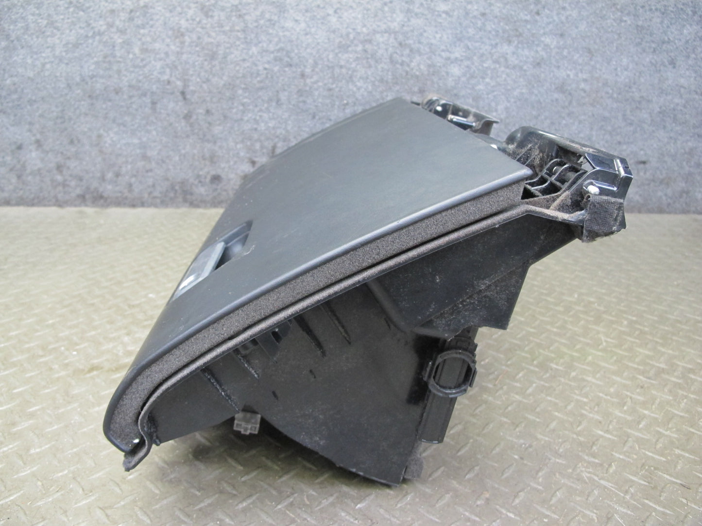 2011-2018 Porsche Cayenne 958 Front Right Dash Glove Box Compartment Storage