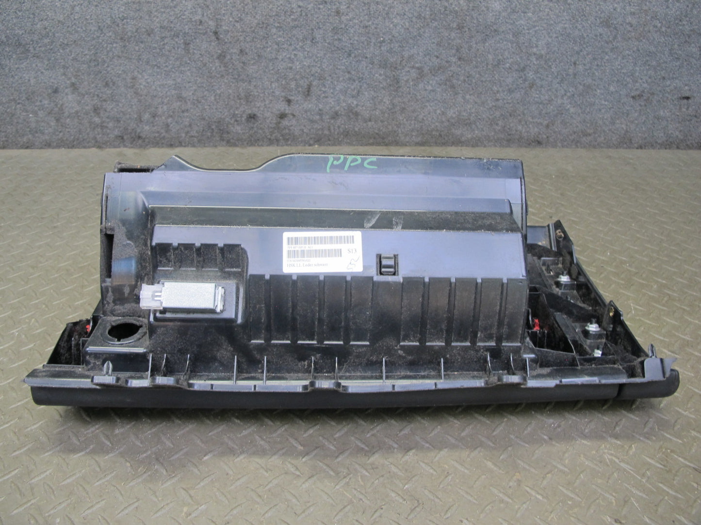 2011-2018 Porsche Cayenne 958 Front Right Dash Glove Box Compartment Storage