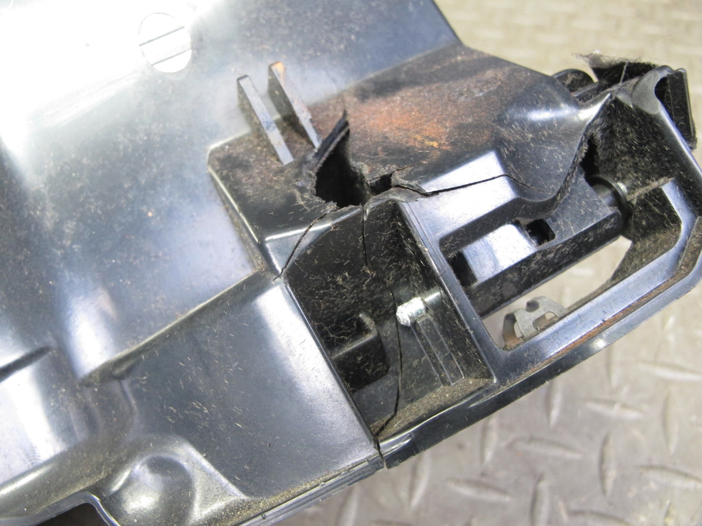 2011-2018 Porsche Cayenne 958 Front Right Dash Glove Box Compartment Storage