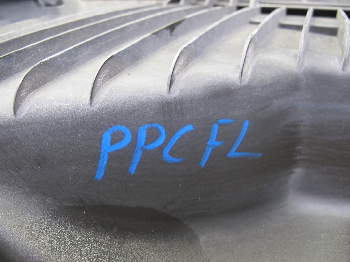 11-14 Porsche Cayenne 958 4.8L Turbo Front Left Air Intake Cleaner Filter Box