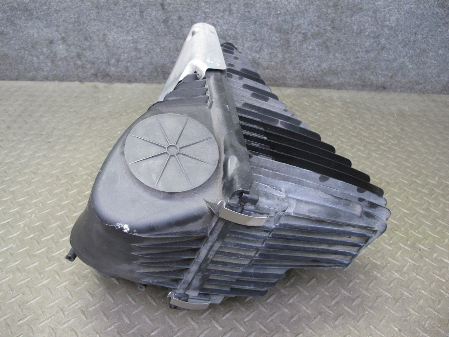 11-14 Porsche Cayenne 958 4.8L Turbo Front Left Air Intake Cleaner Filter Box