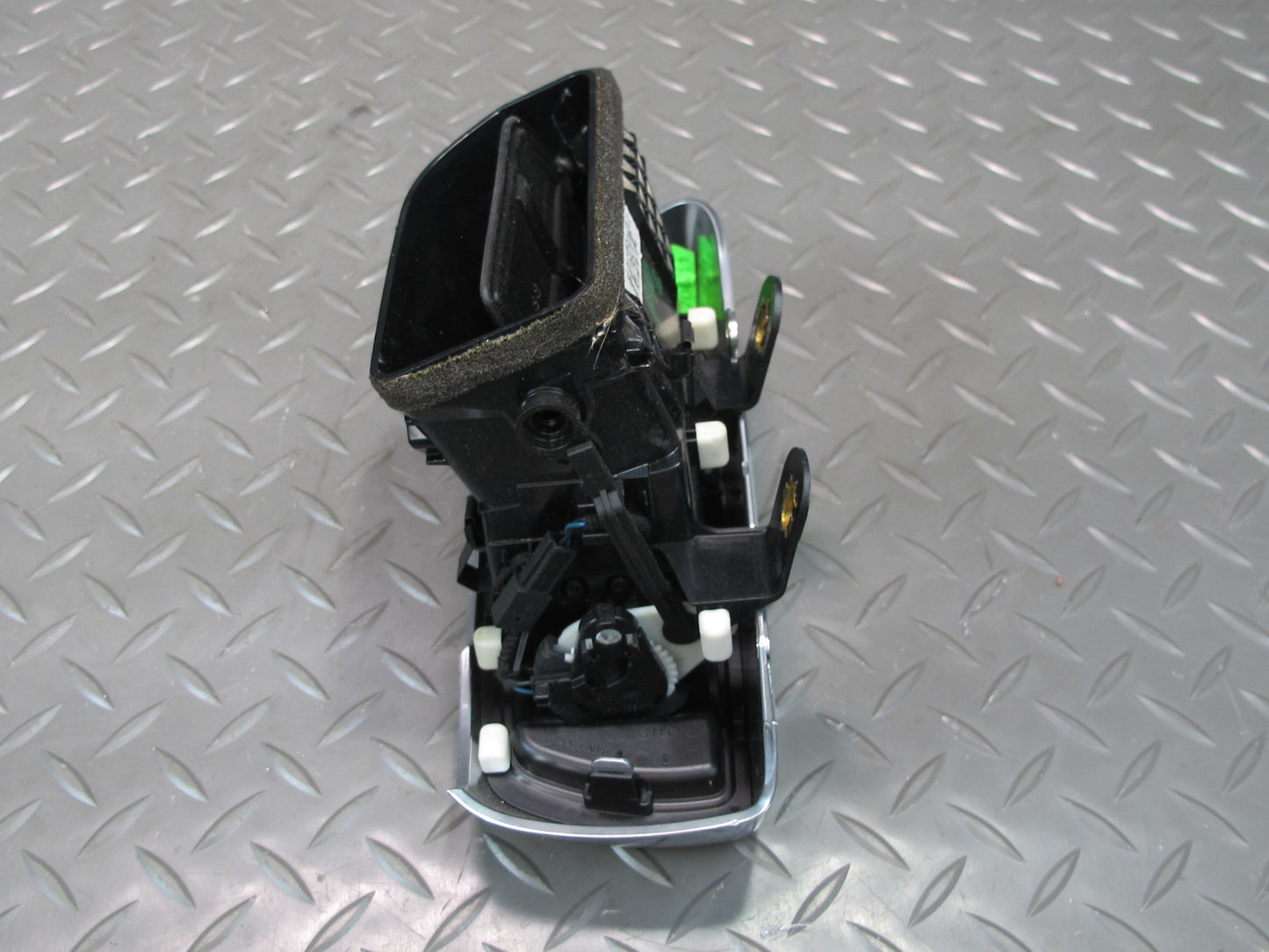 2011-2018 Porsche Cayenne 958 Front Left Side Dash A/C Air Vent Heater Grille