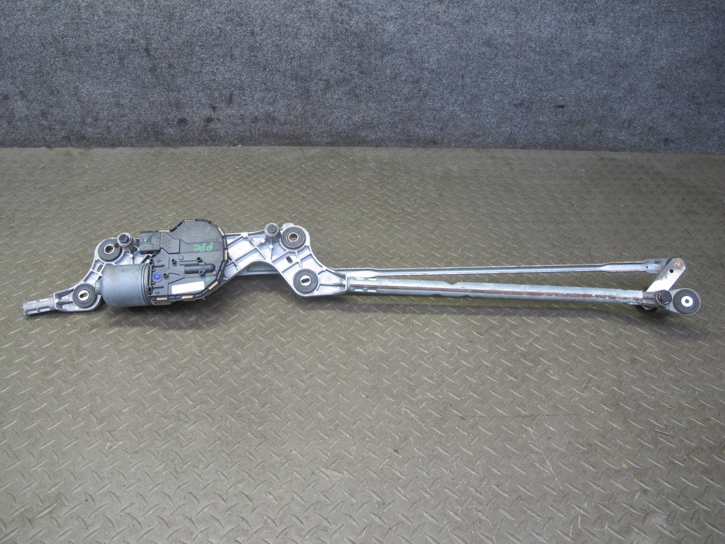 2011-2018 Porsche Cayenne 958 Windshield Wiper Transmission Linkage W/ Motor