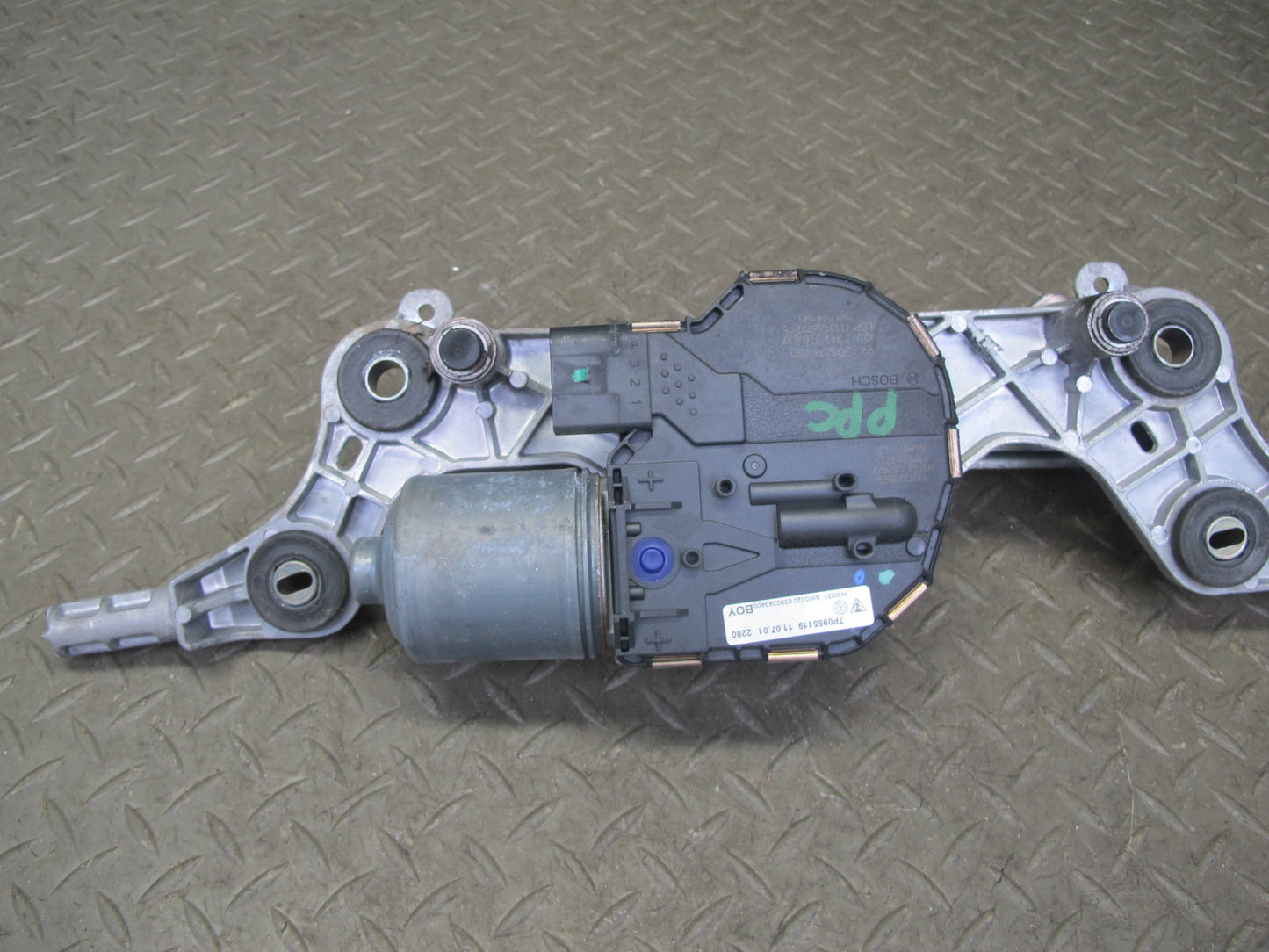 2011-2018 Porsche Cayenne 958 Windshield Wiper Transmission Linkage W/ Motor