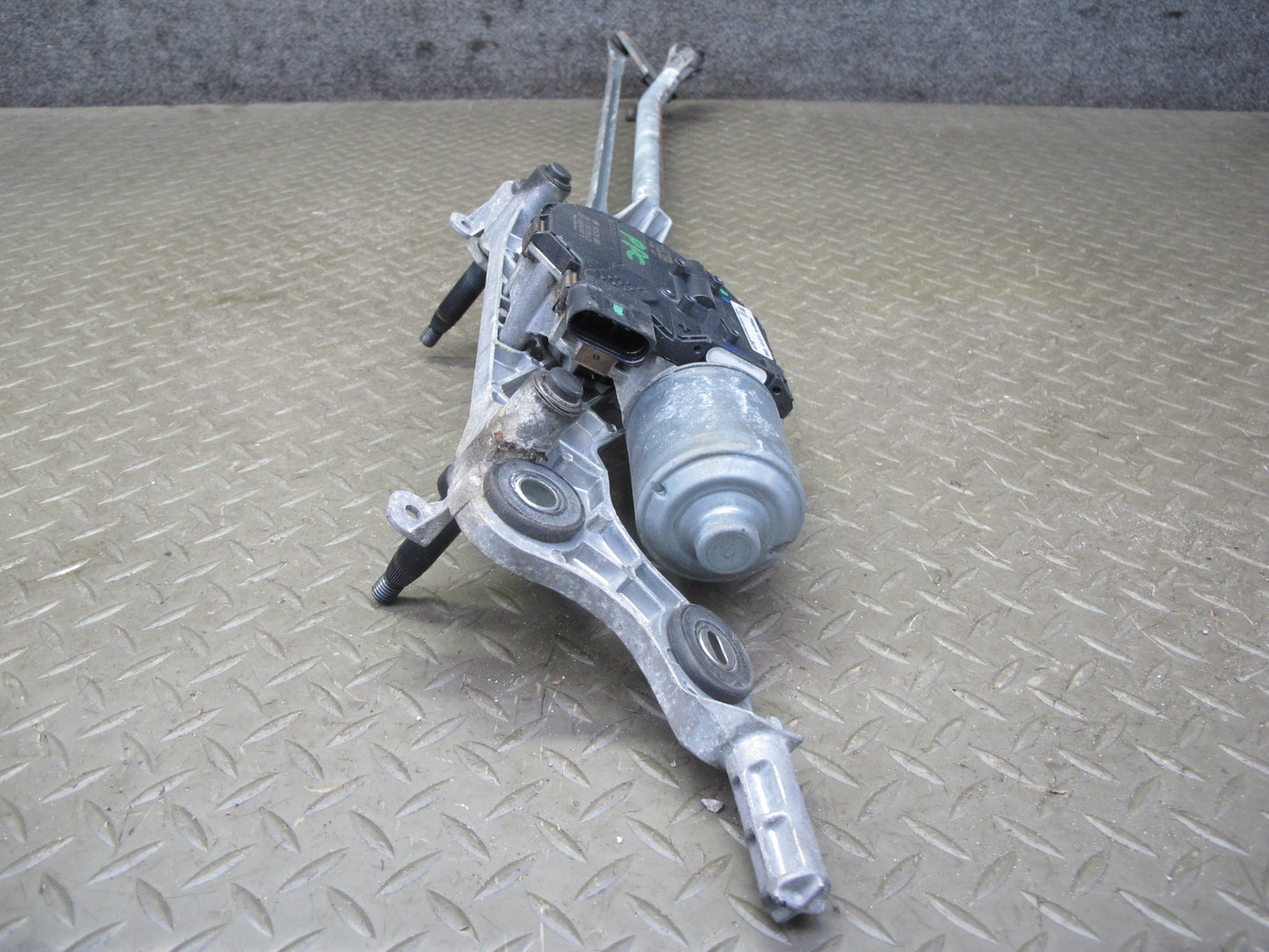 2011-2018 Porsche Cayenne 958 Windshield Wiper Transmission Linkage W/ Motor