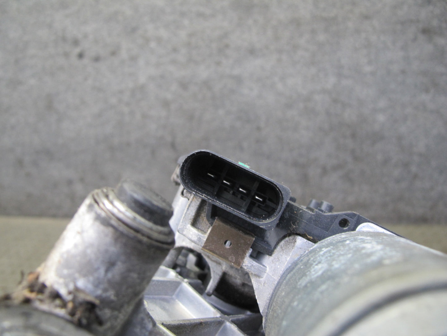 2011-2018 Porsche Cayenne 958 Windshield Wiper Transmission Linkage W/ Motor