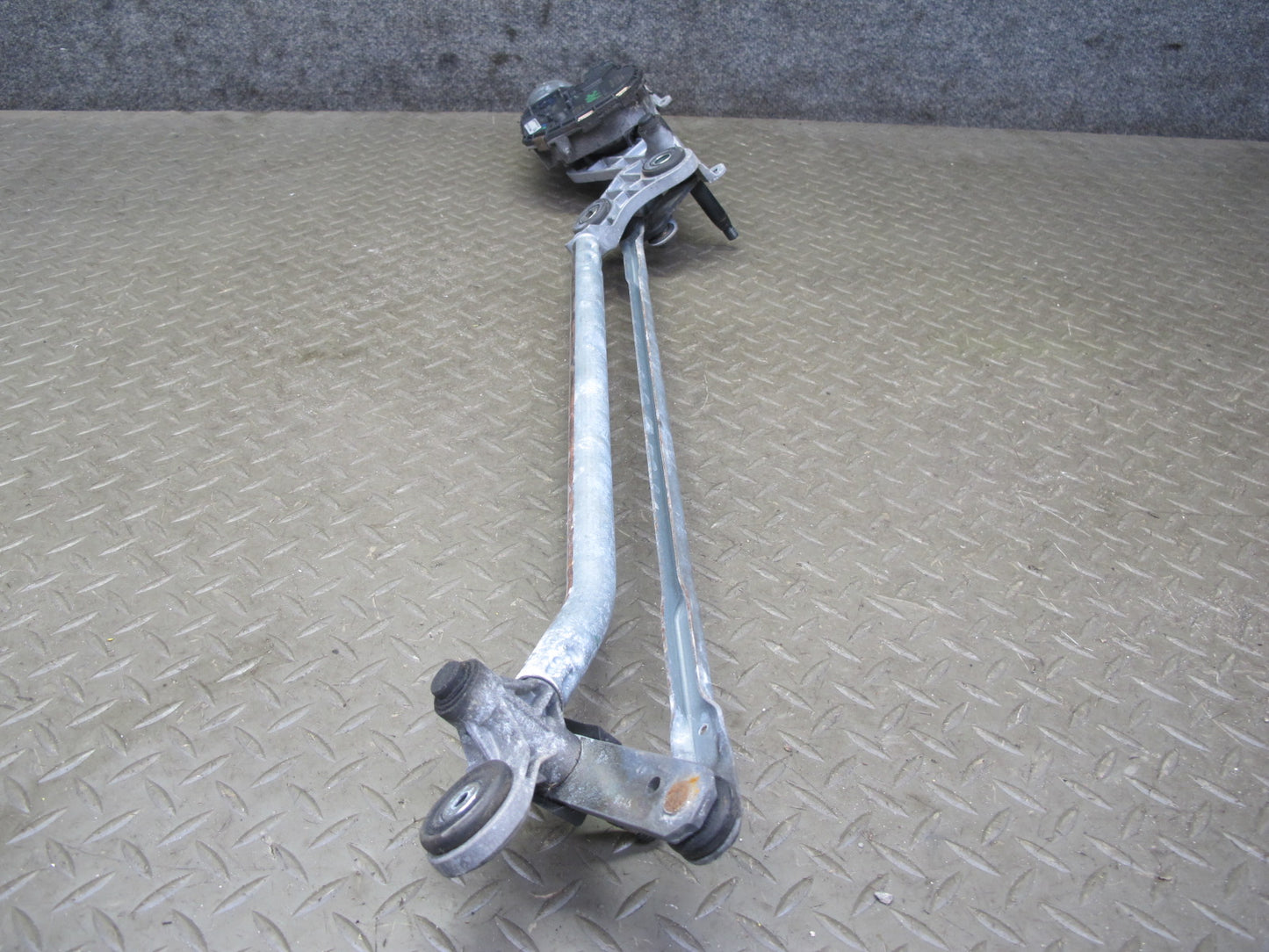 2011-2018 Porsche Cayenne 958 Windshield Wiper Transmission Linkage W/ Motor