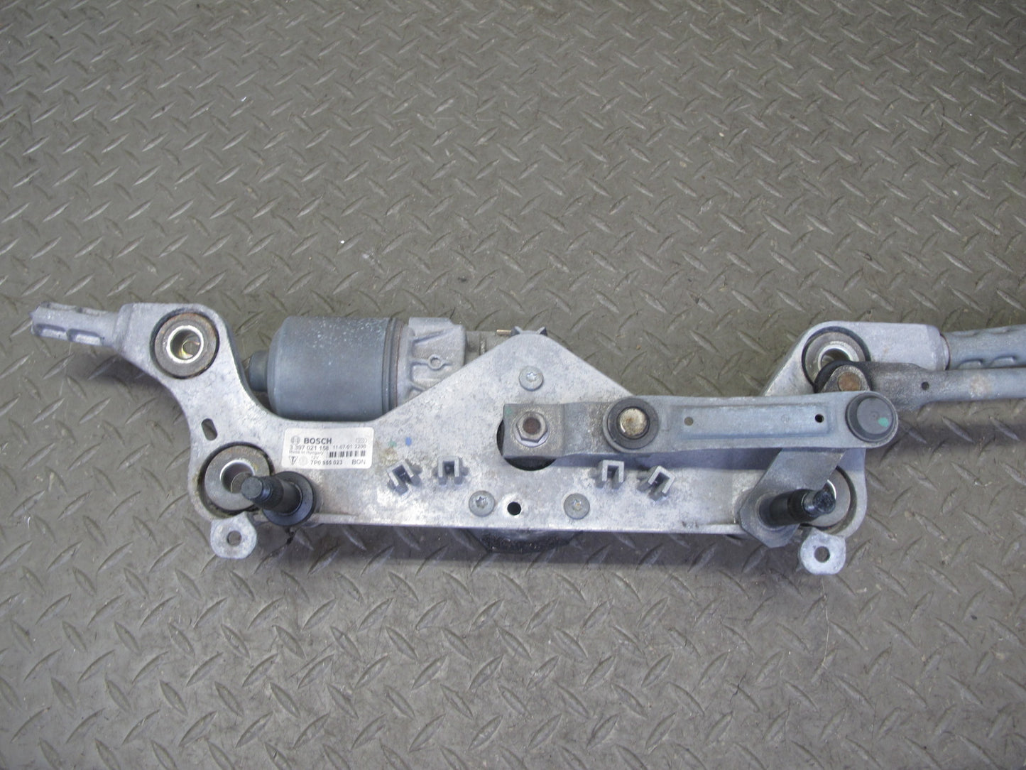 2011-2018 Porsche Cayenne 958 Windshield Wiper Transmission Linkage W/ Motor