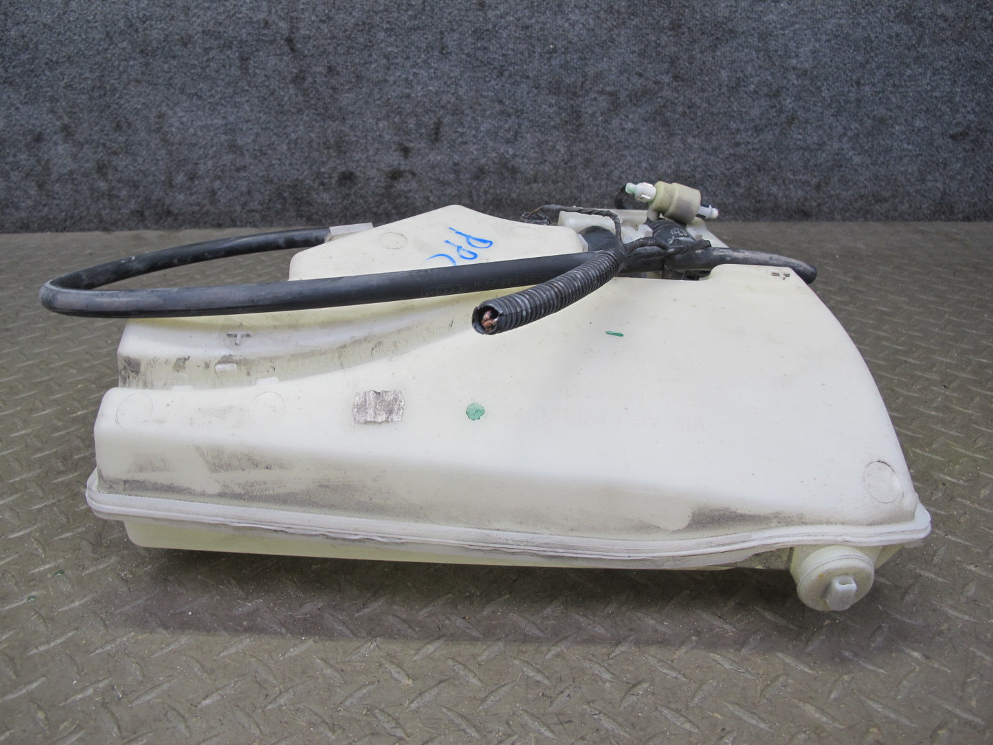 2011-2018 Porsche Cayenne 958 Windshield Washer Fluid Reservoir Tank W/ Pump