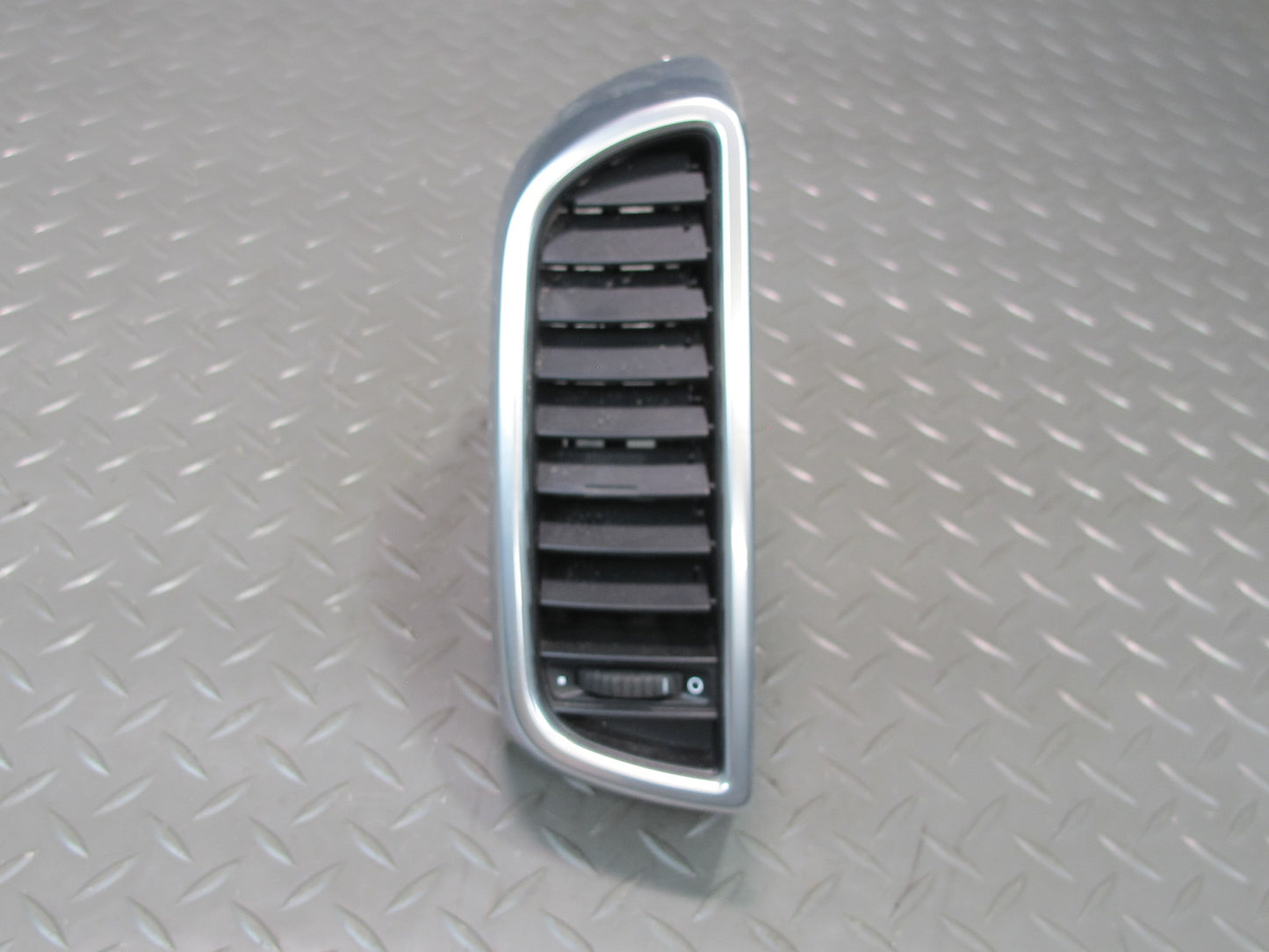 2011-2018 Porsche Cayenne 958 Front Left Side Dash Center A/C Air Vent Grille
