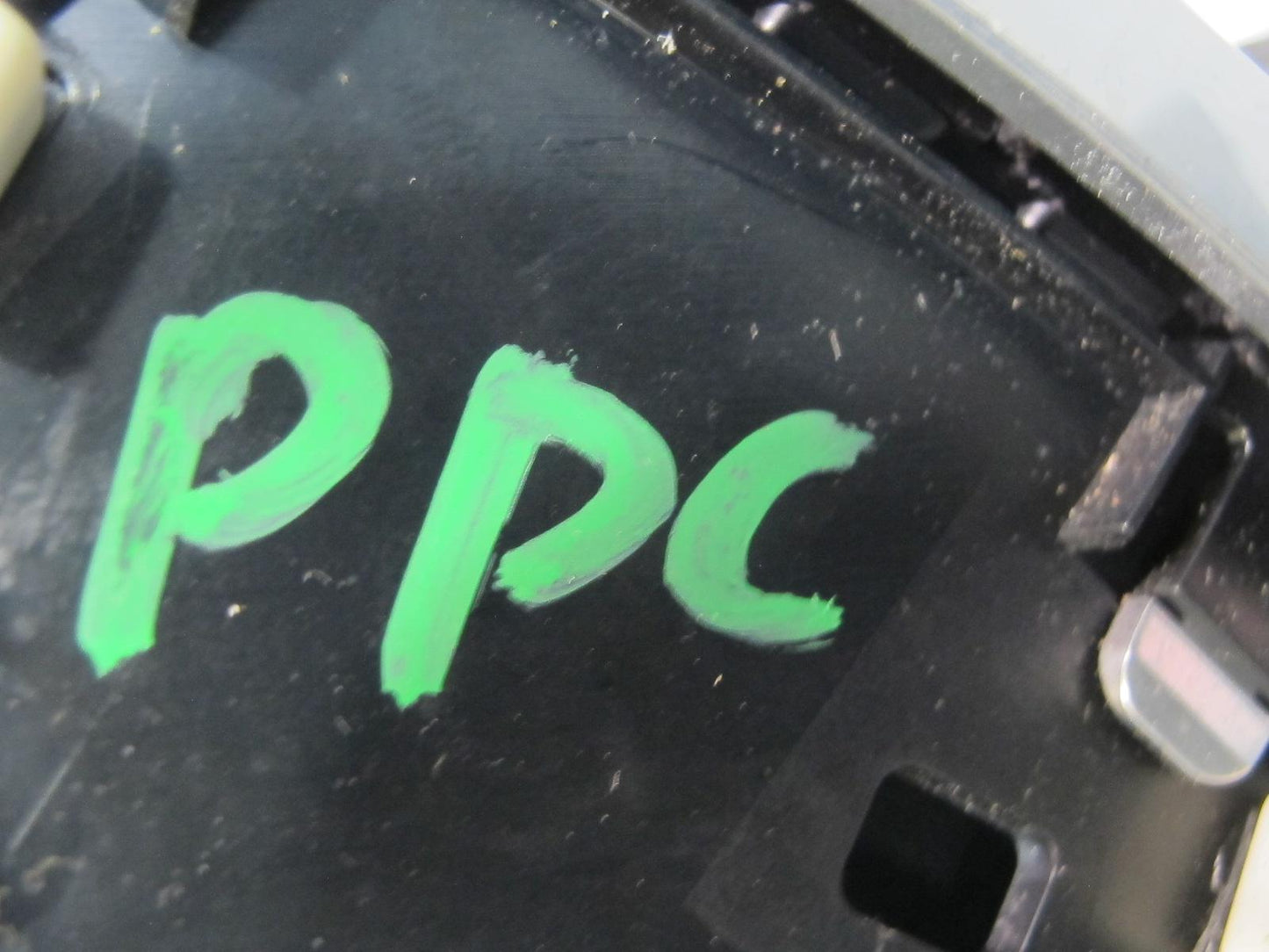 2011-2018 Porsche Cayenne 958 Front Left Side Dash Center A/C Air Vent Grille