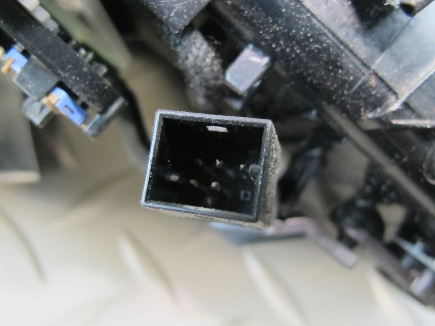 2011-2018 Porsche Cayenne 958 Front Left Side Dash Center A/C Air Vent Grille