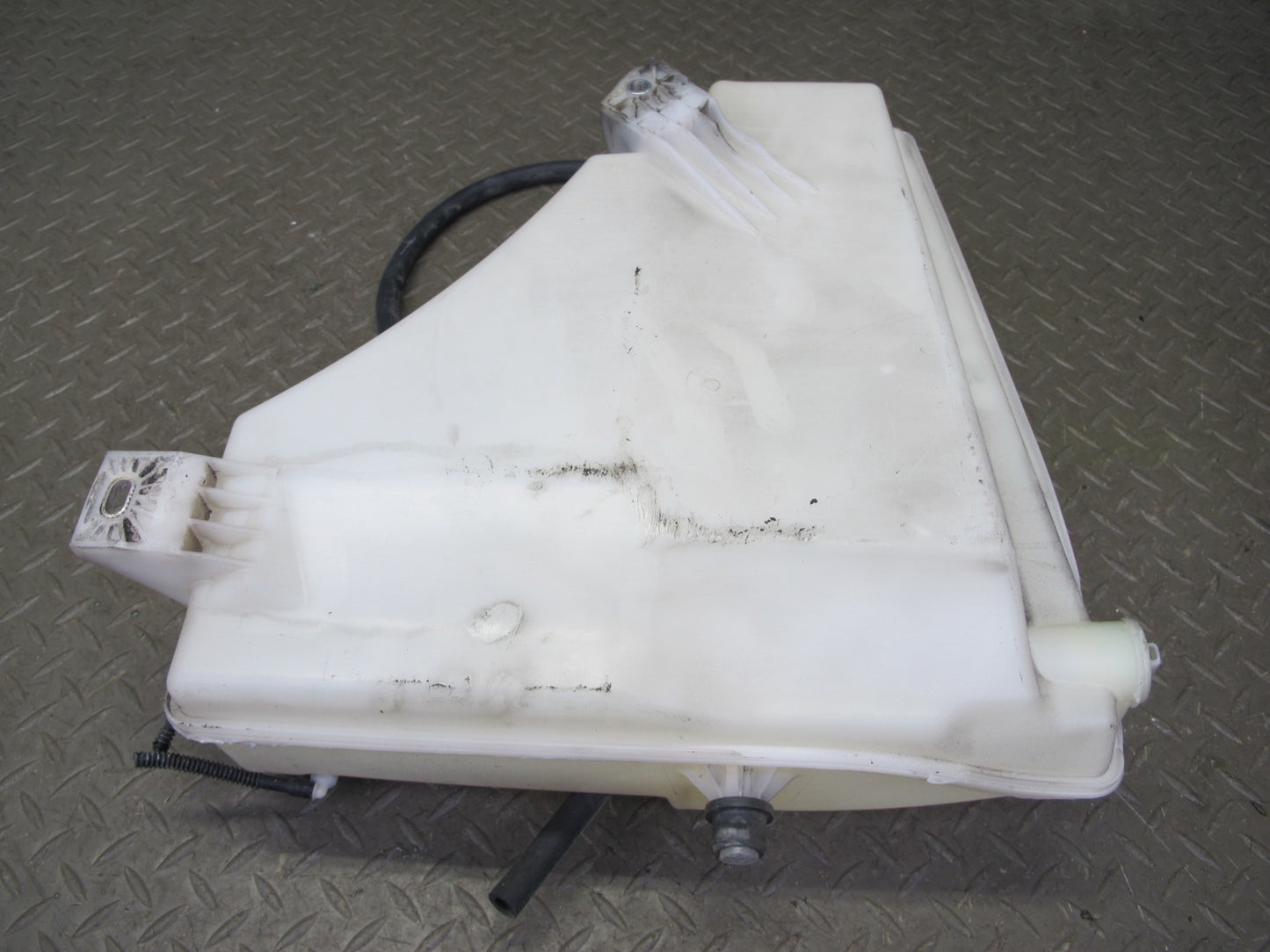 2011-2018 Porsche Cayenne 958 Windshield Washer Fluid Reservoir Tank W/ Pump