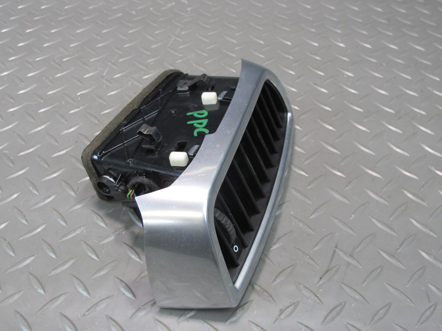 2011-2018 Porsche Cayenne 958 Front Left Side Dash Center A/C Air Vent Grille