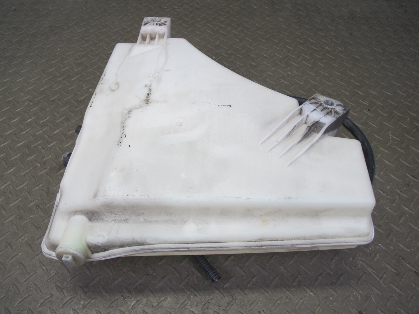 2011-2018 Porsche Cayenne 958 Windshield Washer Fluid Reservoir Tank W/ Pump