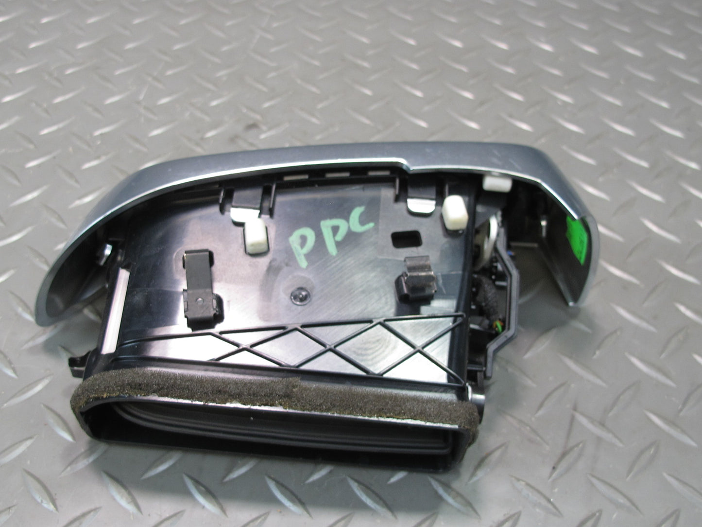 2011-2018 Porsche Cayenne 958 Front Left Side Dash Center A/C Air Vent Grille