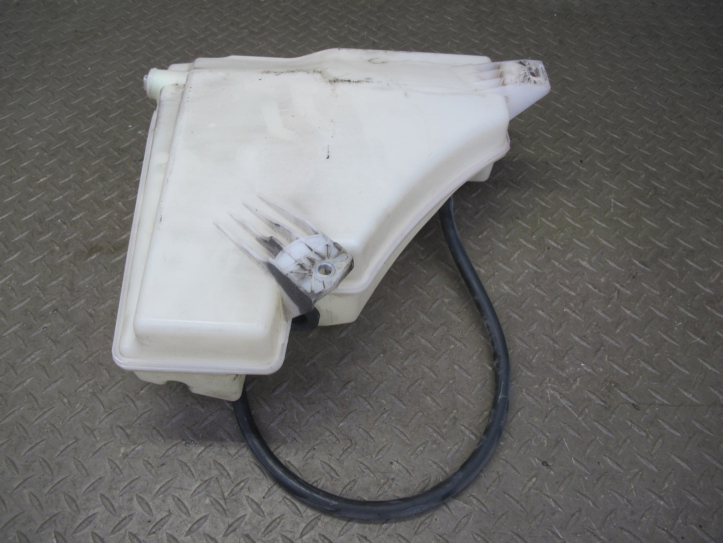 2011-2018 Porsche Cayenne 958 Windshield Washer Fluid Reservoir Tank W/ Pump