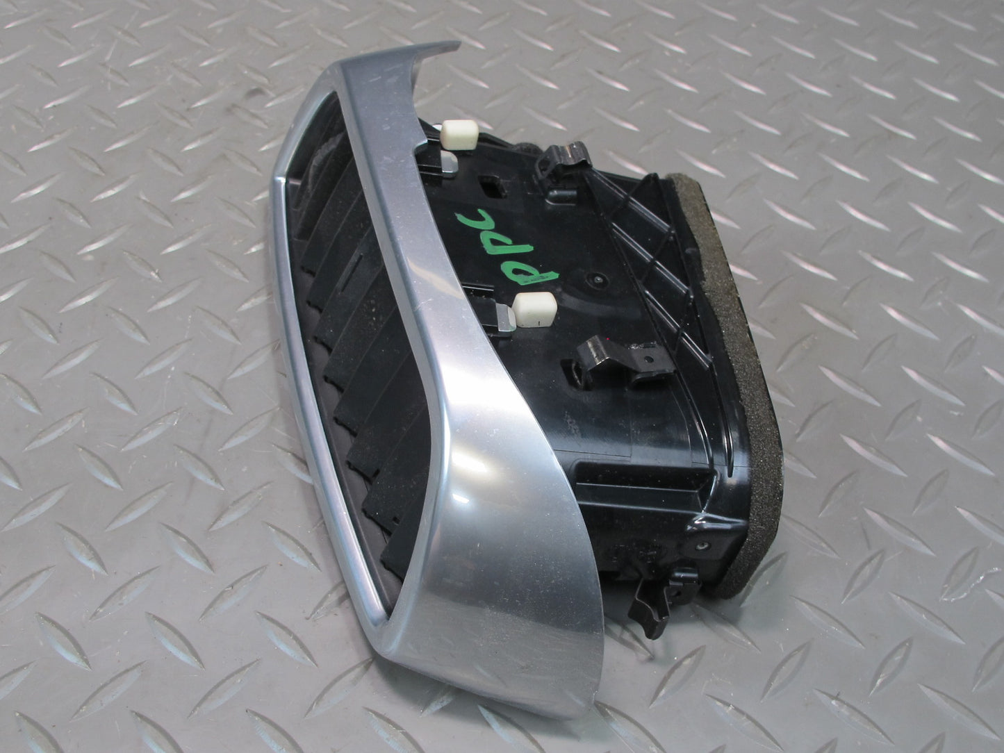 2011-2018 Porsche Cayenne 958 Front Left Side Dash Center A/C Air Vent Grille