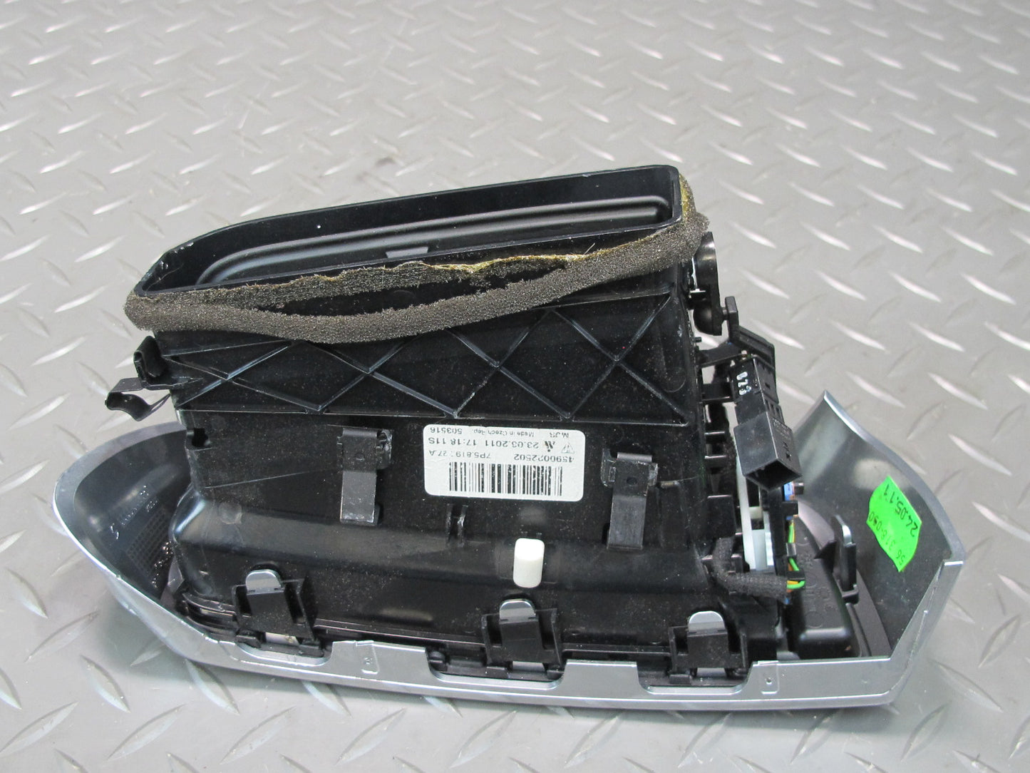 2011-2018 Porsche Cayenne 958 Front Left Side Dash Center A/C Air Vent Grille